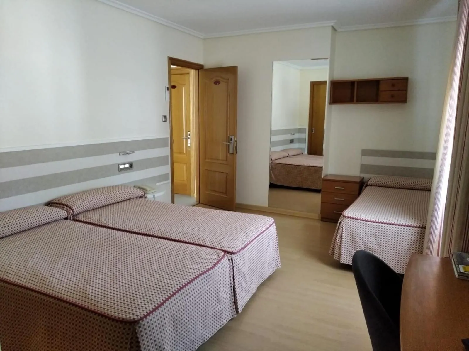 Triple Room in Hotel Miramar Playa America Nigran