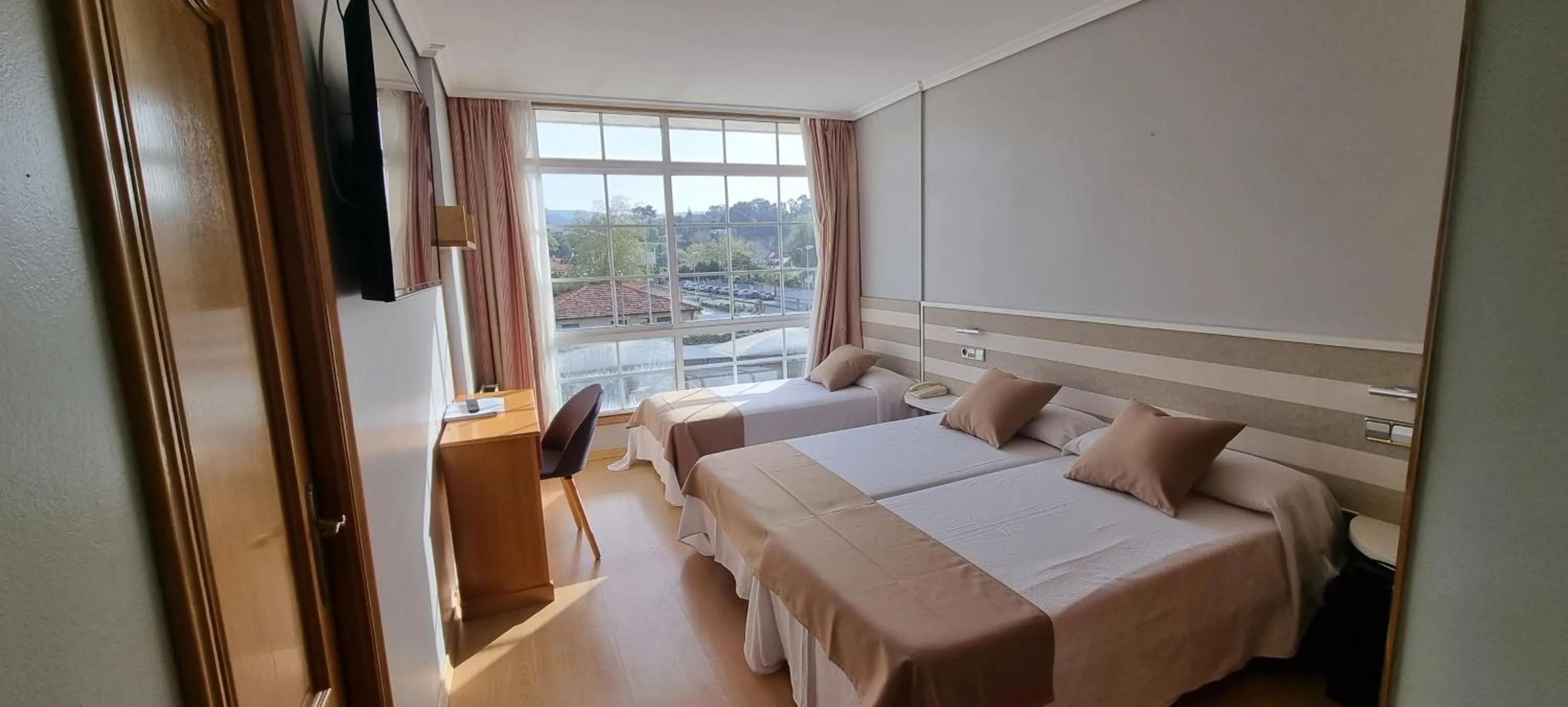 Summer, Bed in Hotel Miramar Playa America Nigran