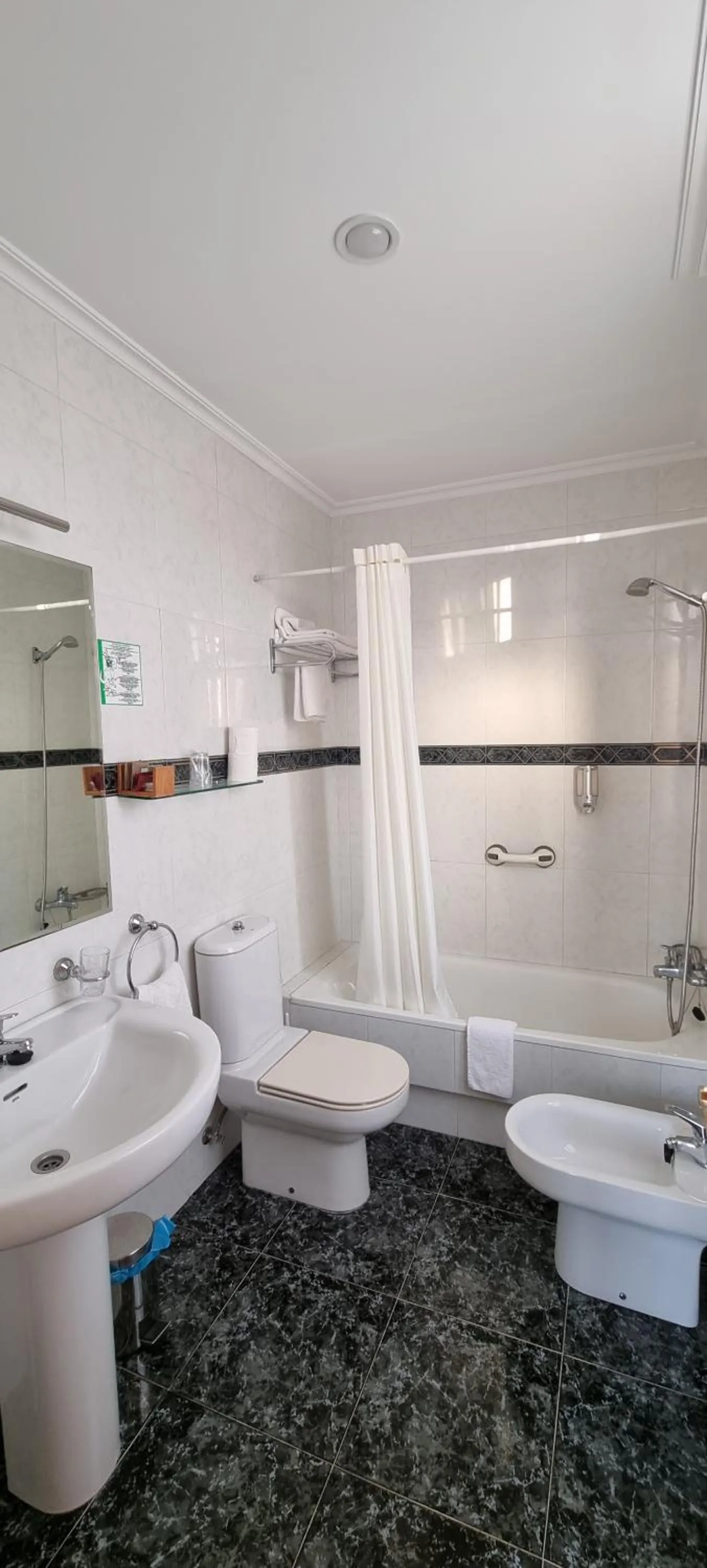 Bath in Hotel Miramar Playa America Nigran