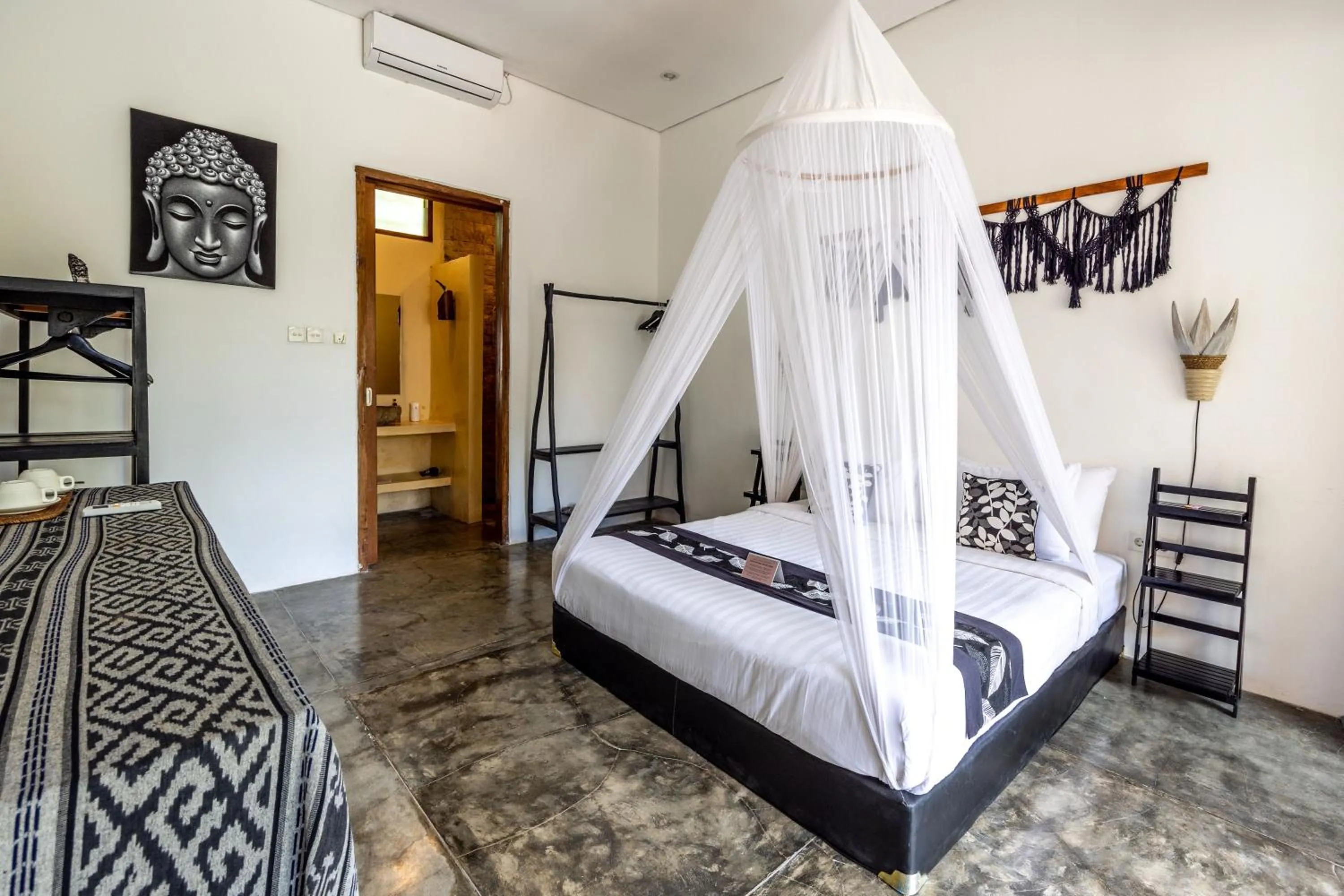 Bedroom, Bed in Martas Windows