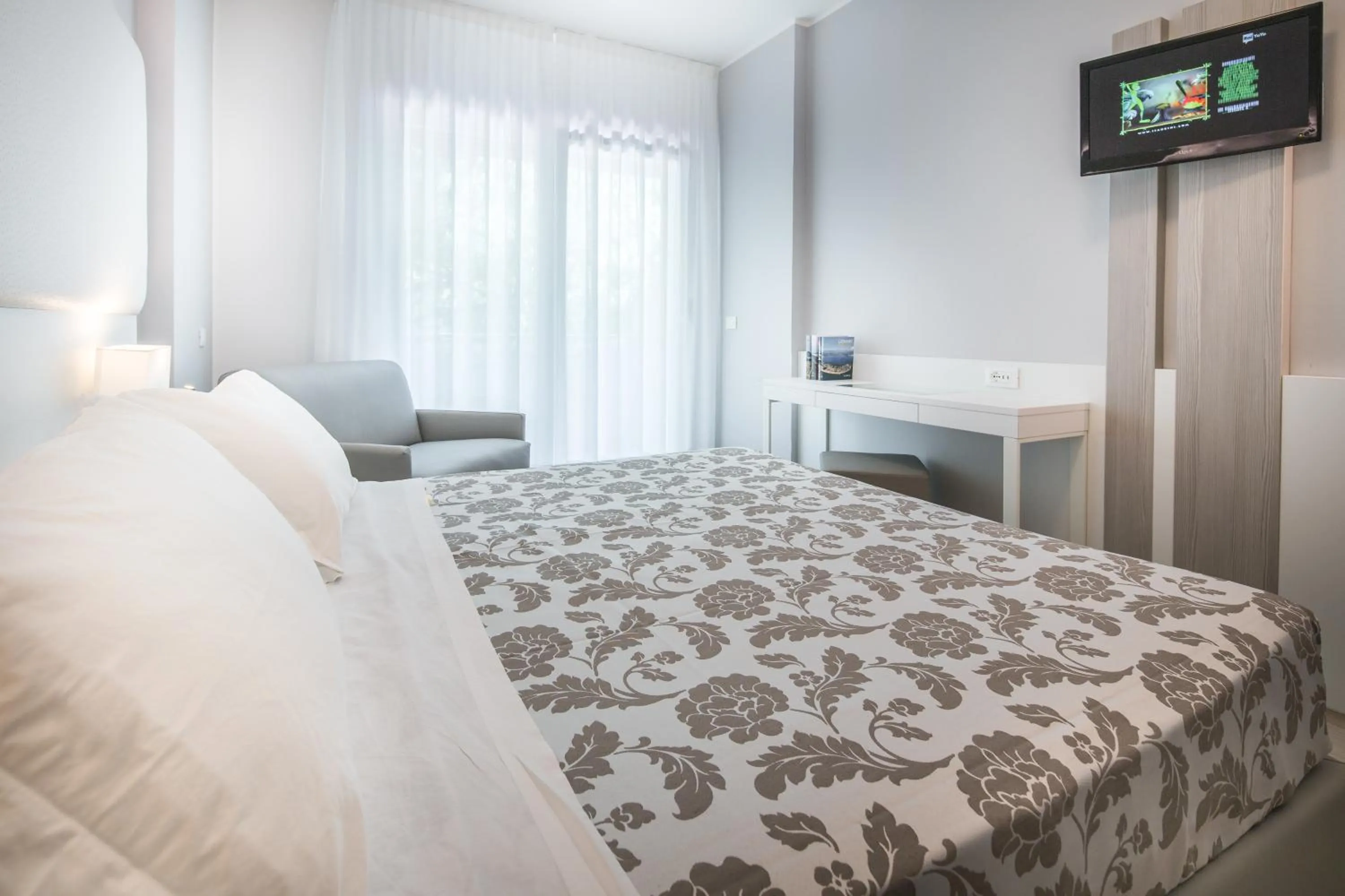 Photo of the whole room, Bed in Hotel Bologna