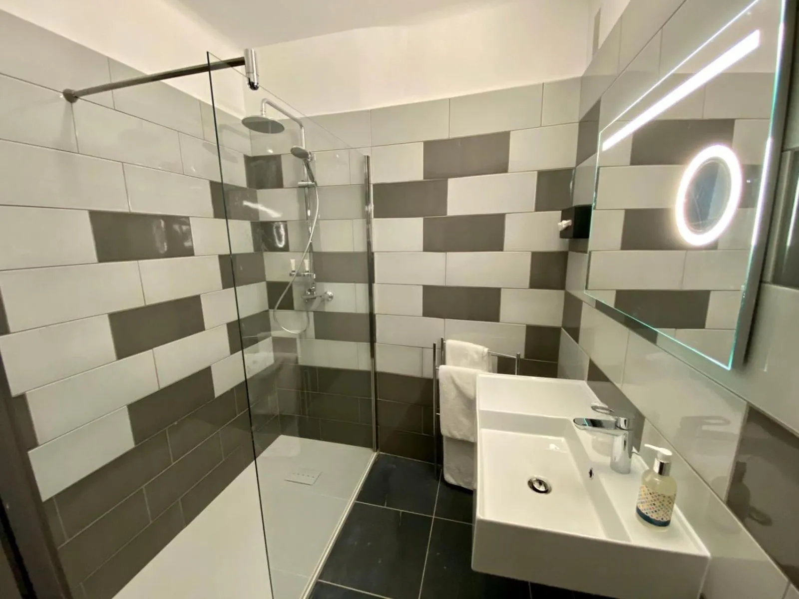 Bathroom in Hotel Courbet