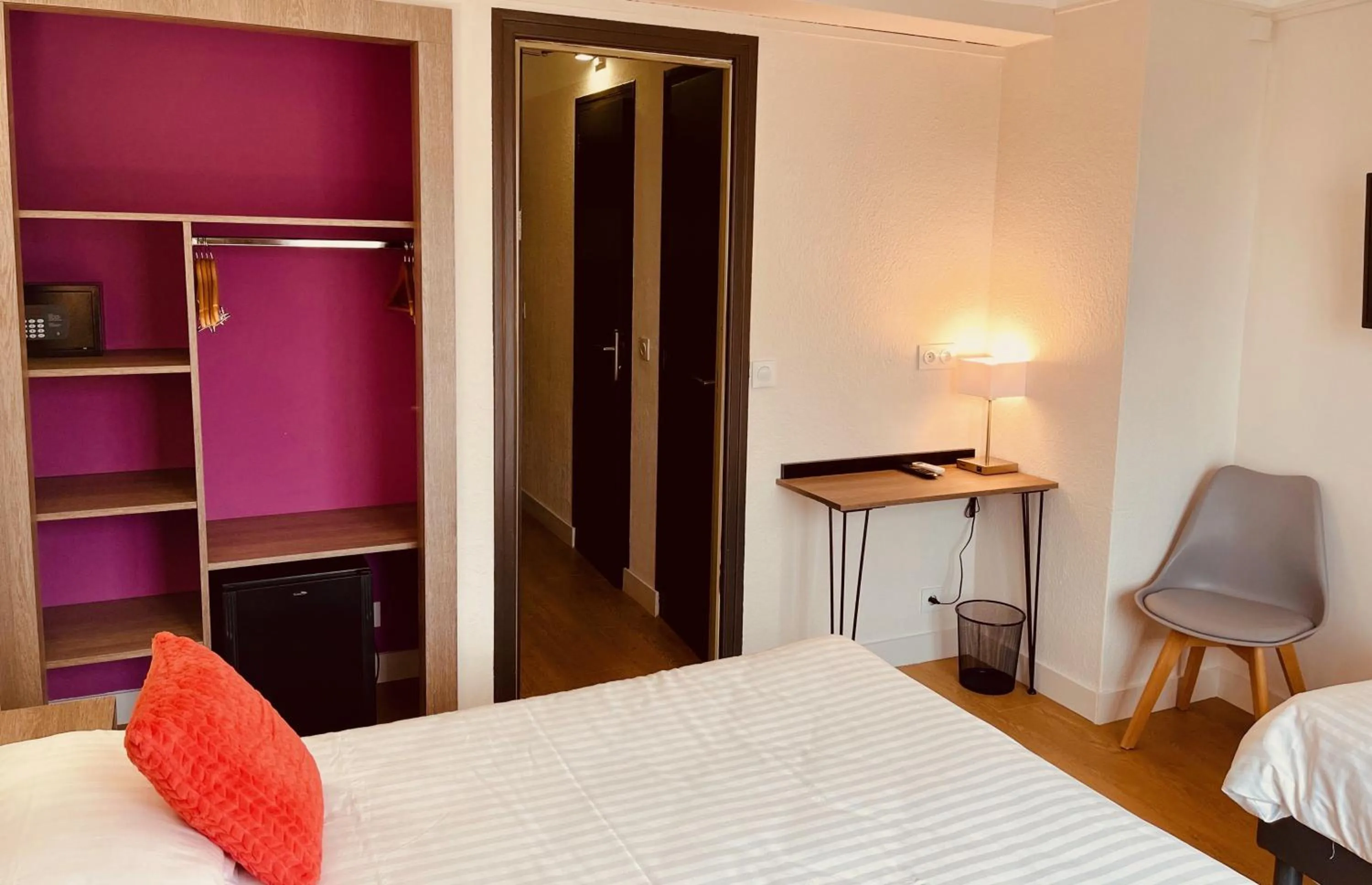 Bedroom, Bed in Hotel Courbet