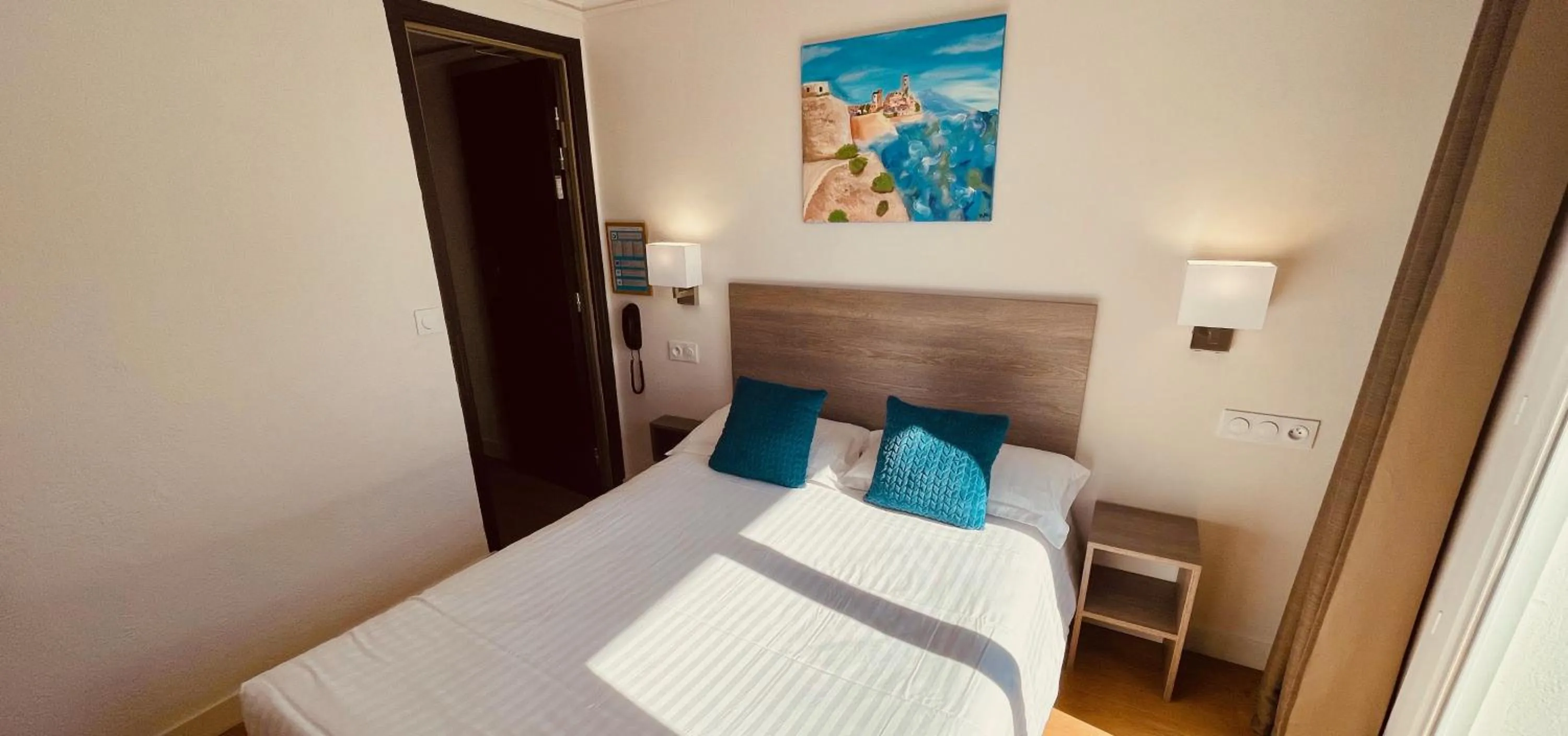 Bedroom, Bed in Hotel Courbet