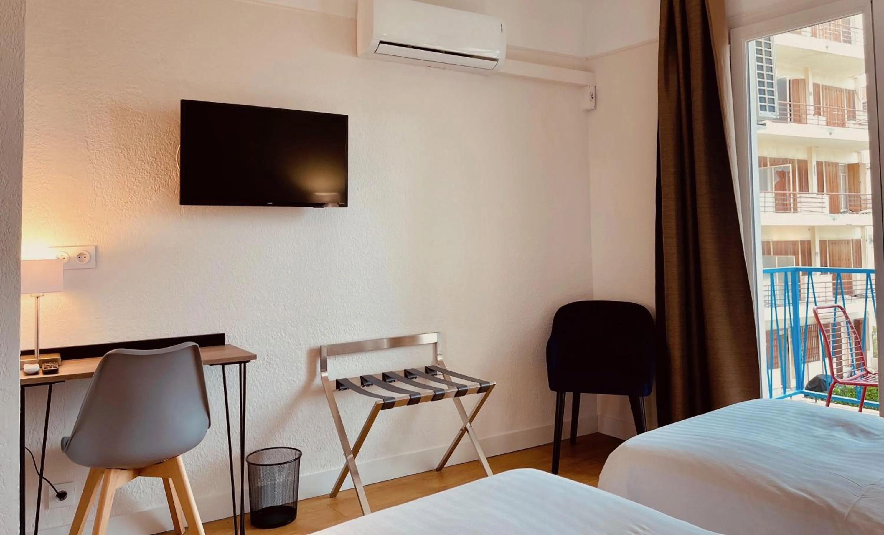 Bedroom, Bed in Hotel Courbet