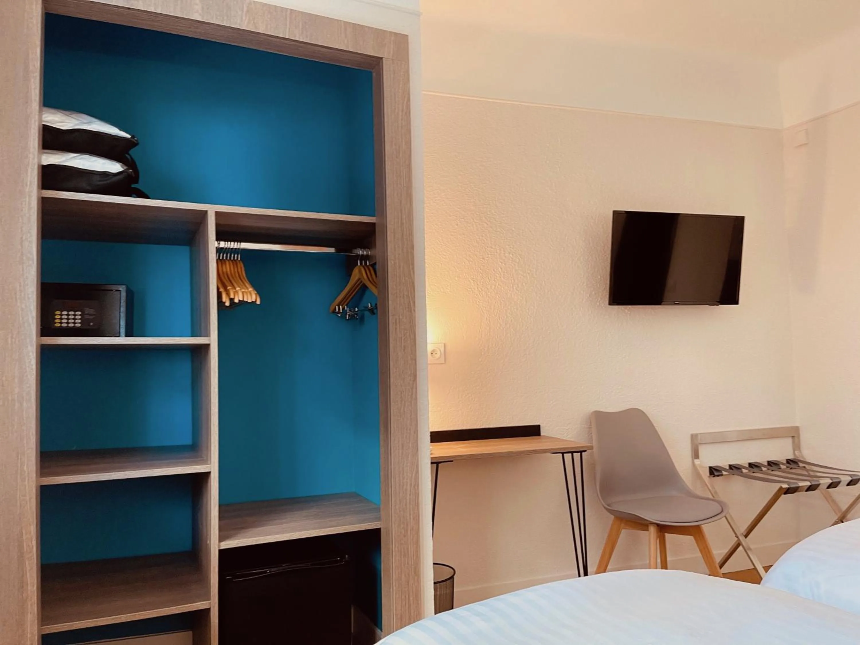 Bedroom, Bed in Hotel Courbet