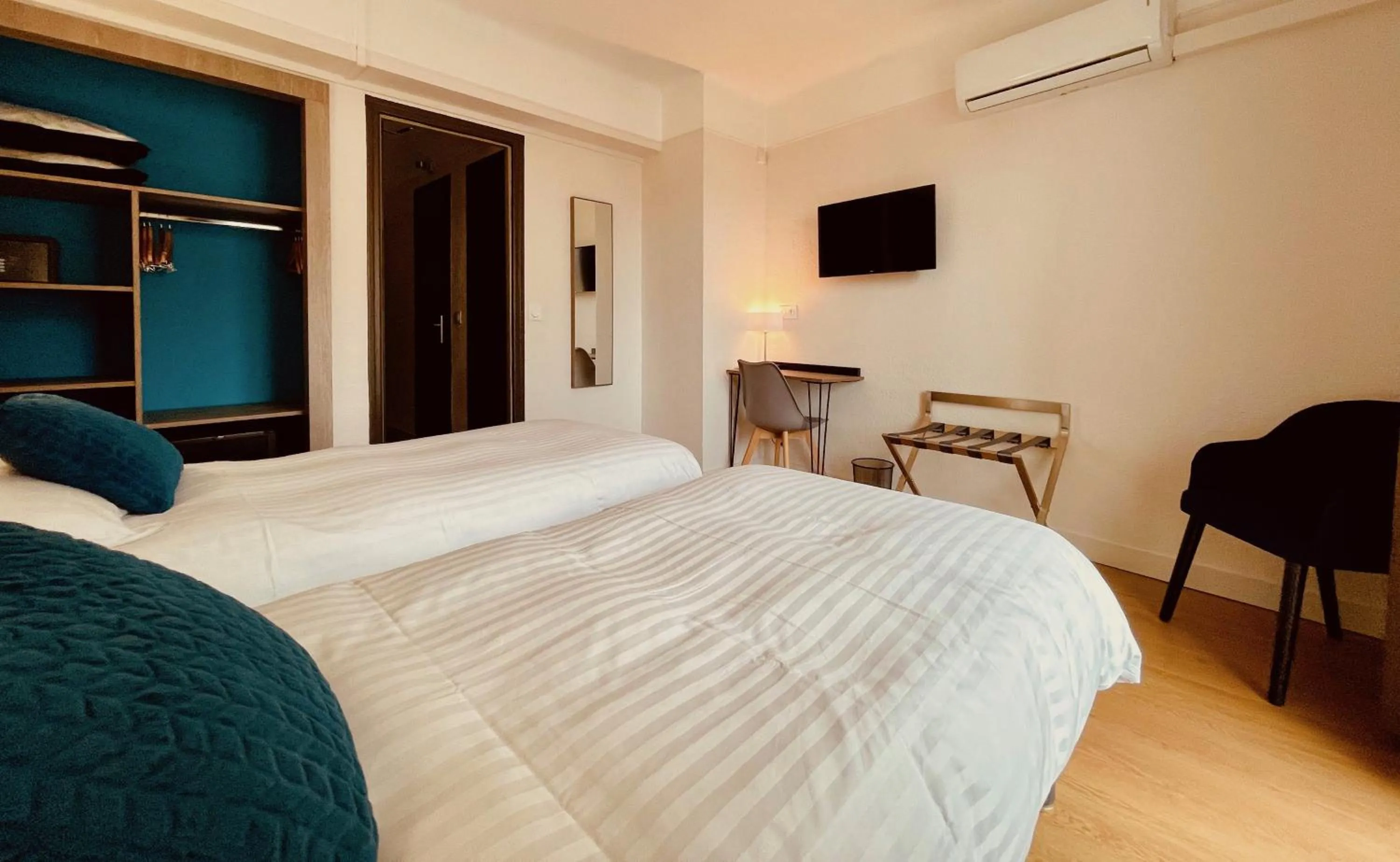 Bedroom, Bed in Hotel Courbet