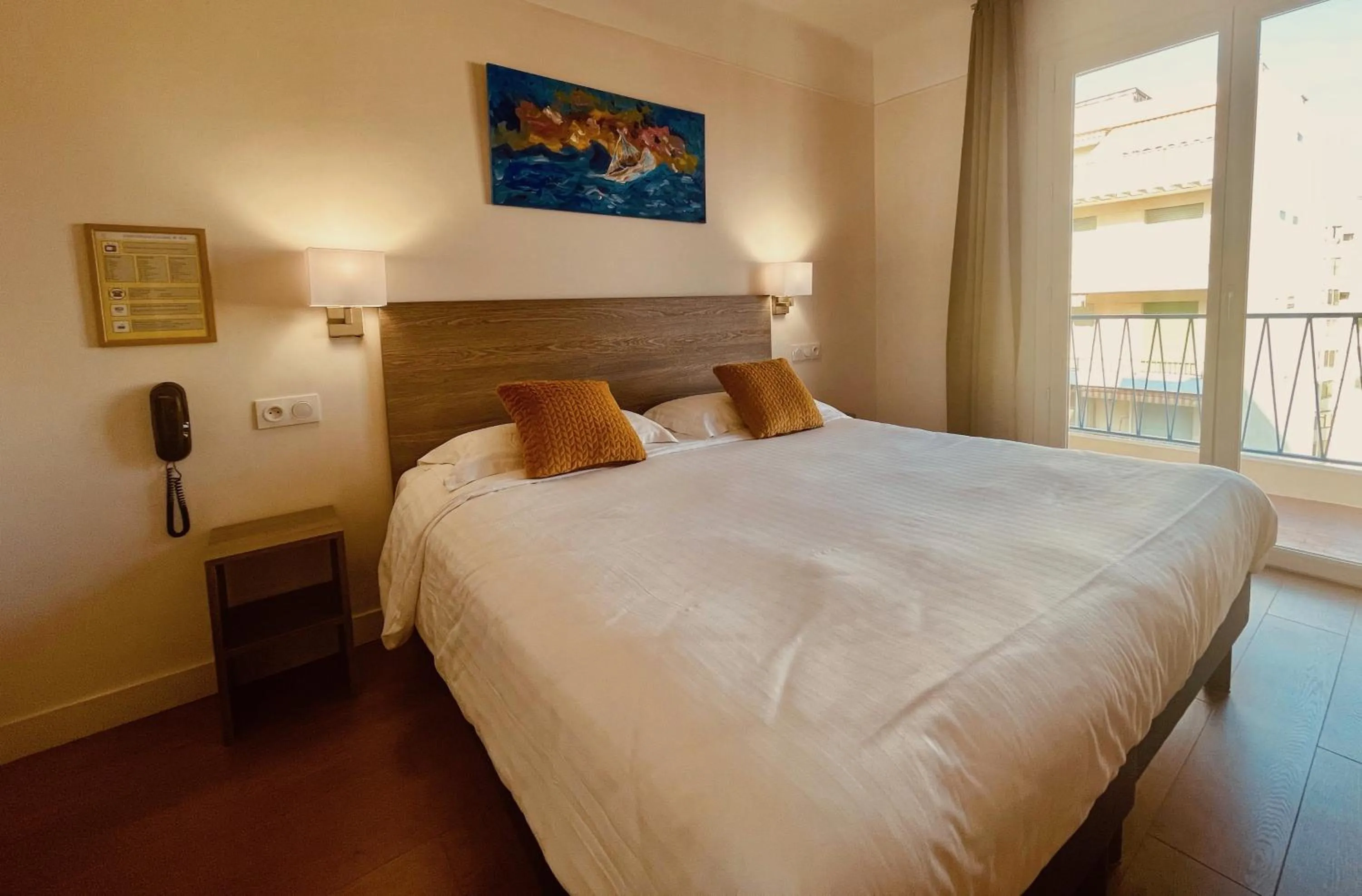 Bedroom, Bed in Hotel Courbet