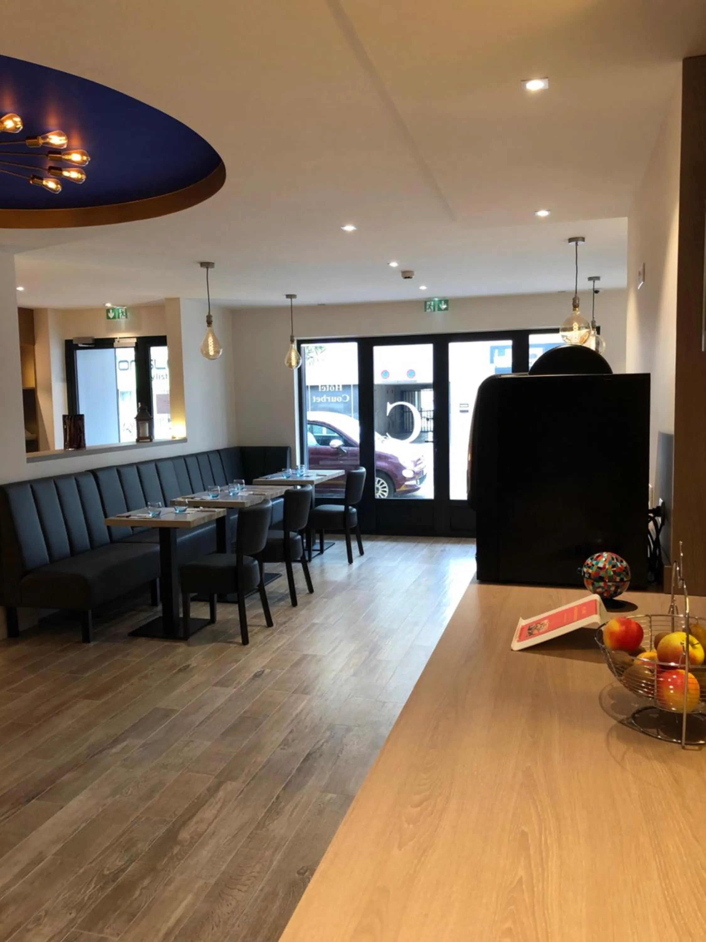 Restaurant/places to eat in Hotel Courbet