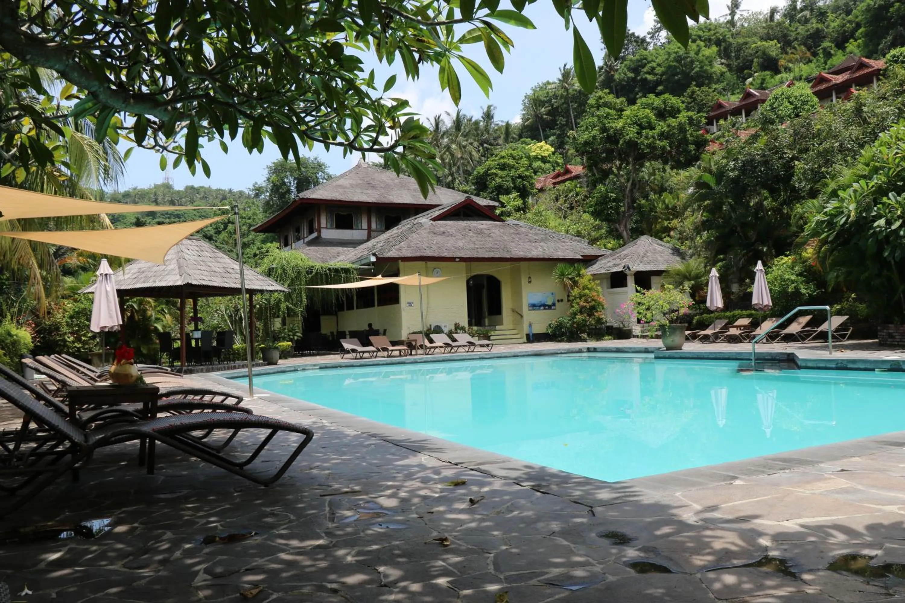 Puri Bunga Beach Cottages