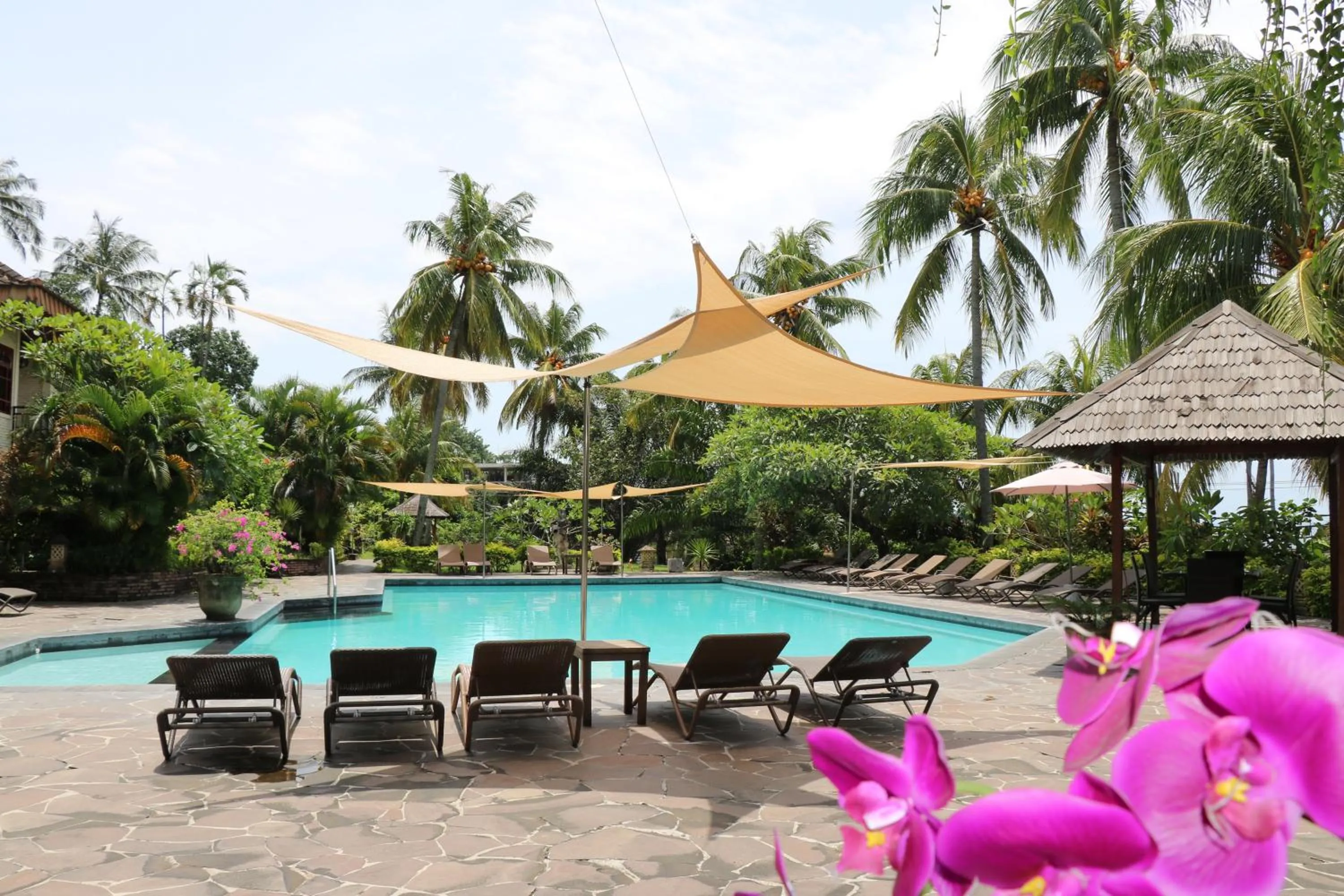 Puri Bunga Beach Cottages