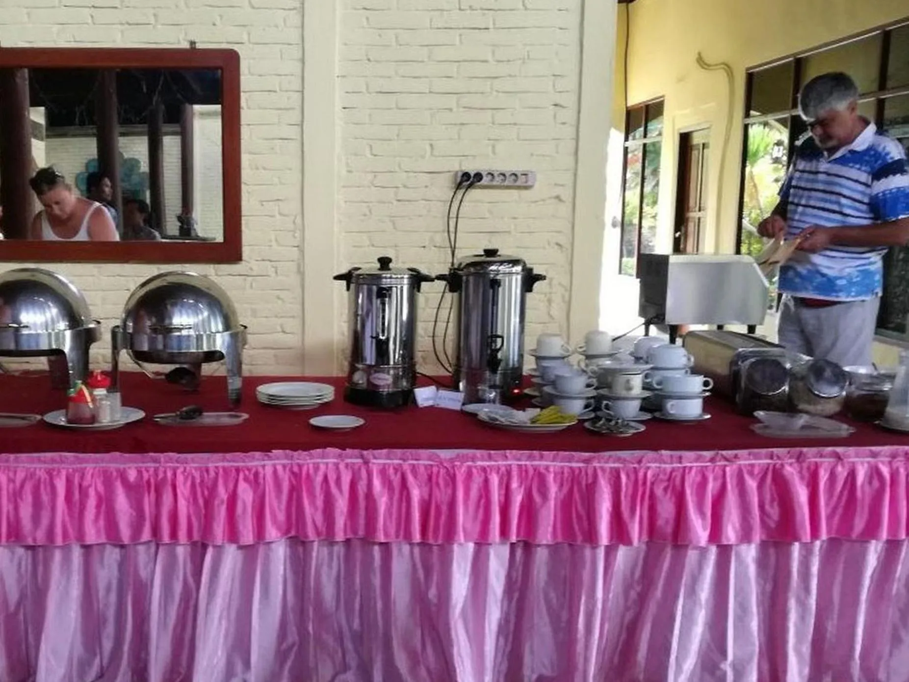 Buffet breakfast in Puri Bunga Beach Cottages