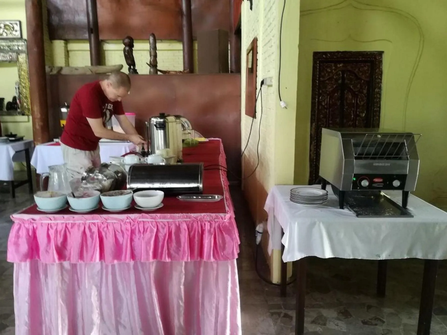 Restaurant/places to eat in Puri Bunga Beach Cottages