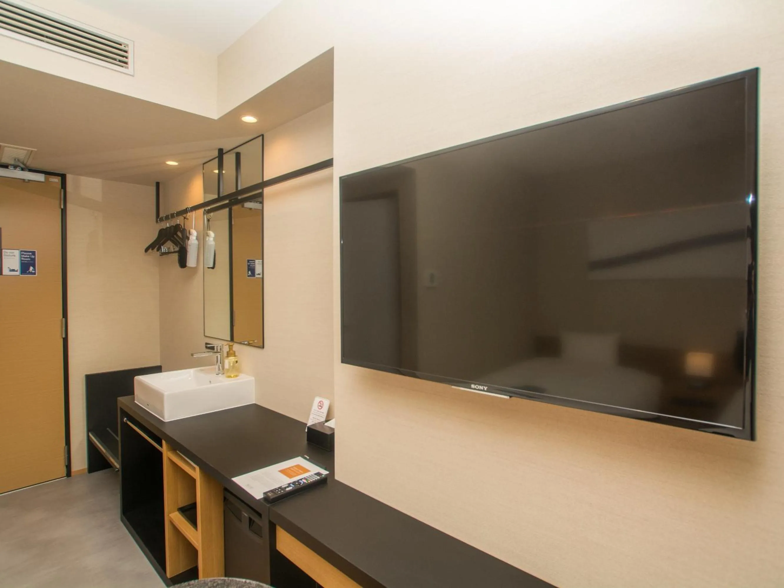 Photo of the whole room in HATAGO INN Shizuoka Yoshida IC