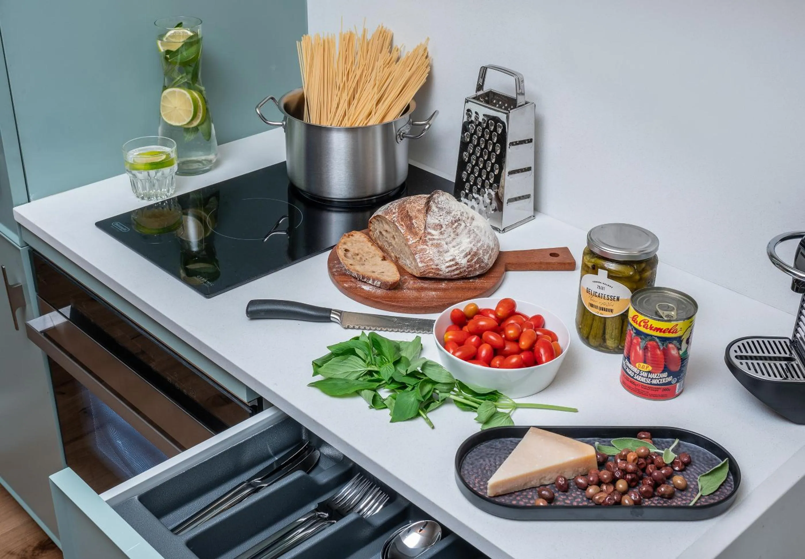 Kitchen or kitchenette in master Mazeh