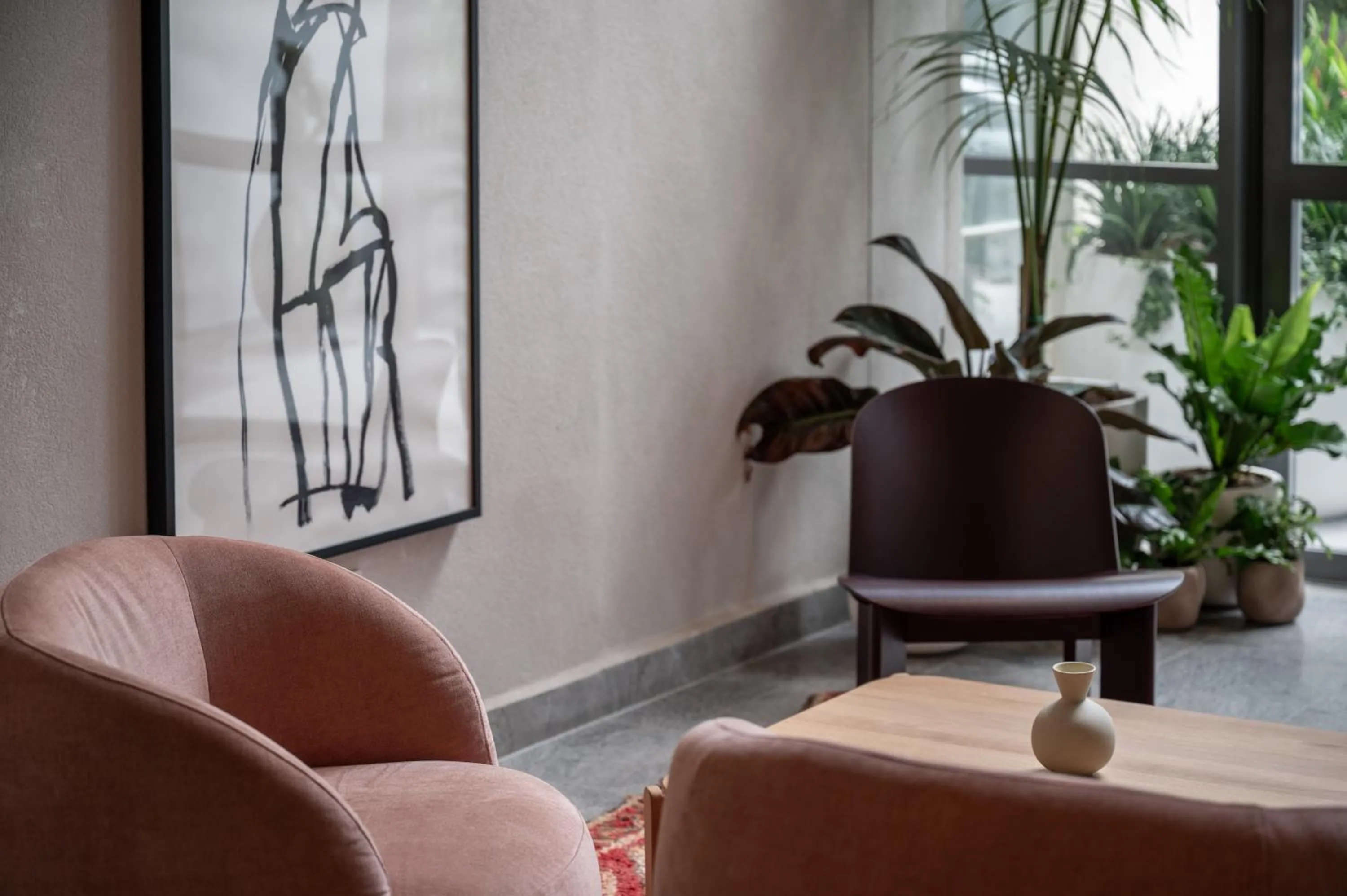 Communal lounge/ TV room in master Mazeh