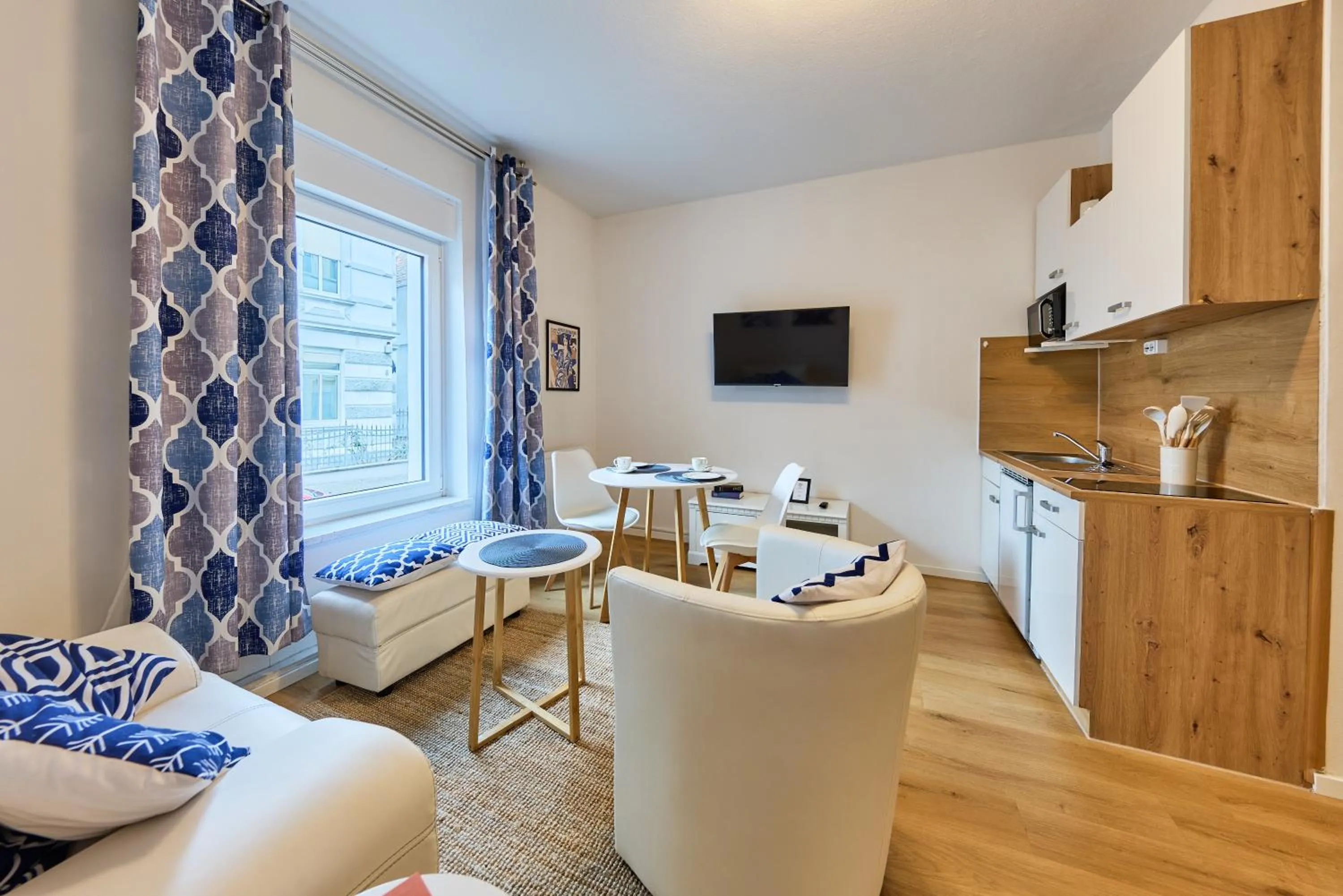 TV and multimedia in arador CITY Hotel