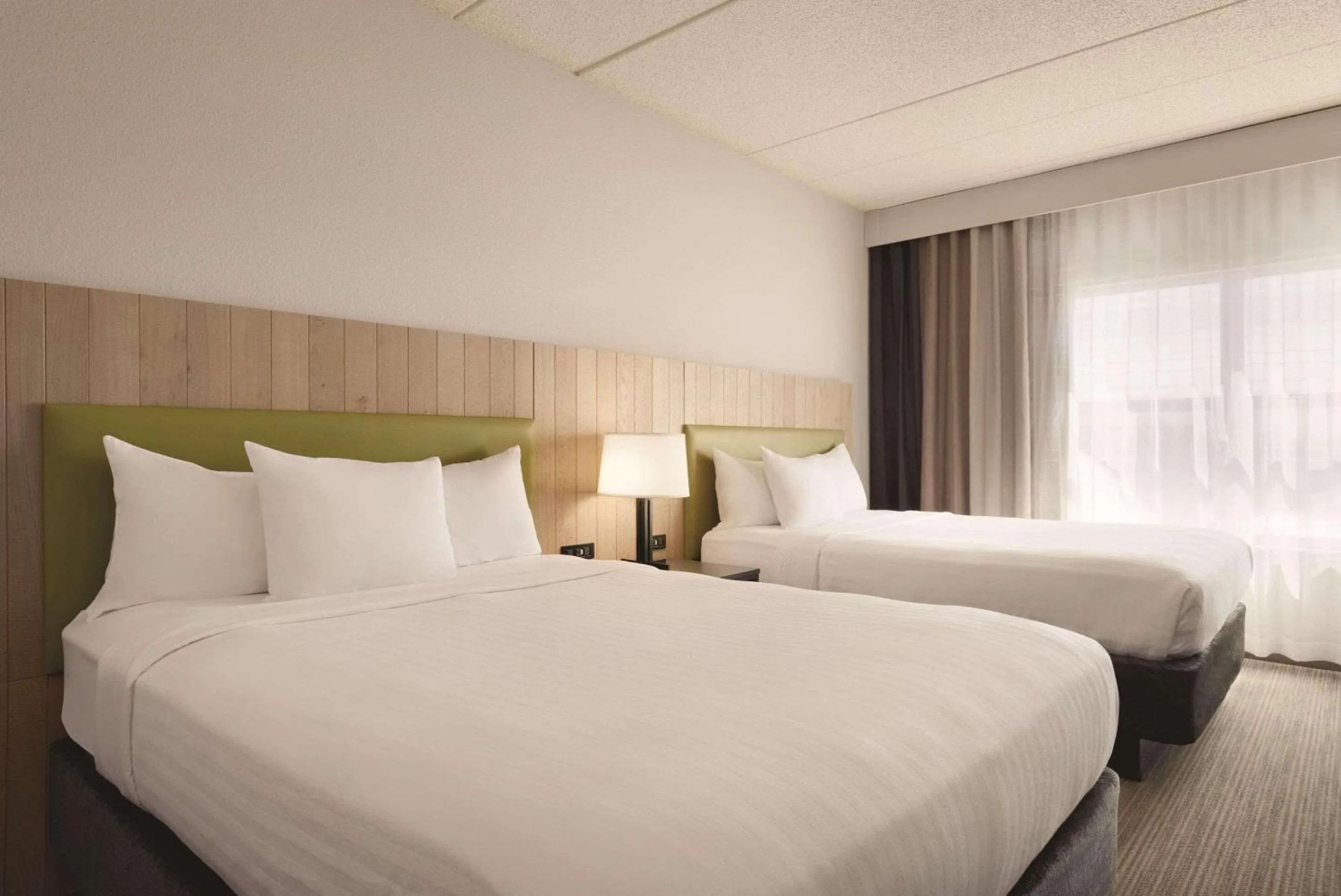 Bedroom in Country Inn & Suites by Radisson, Shoreview-Mounds View, MN