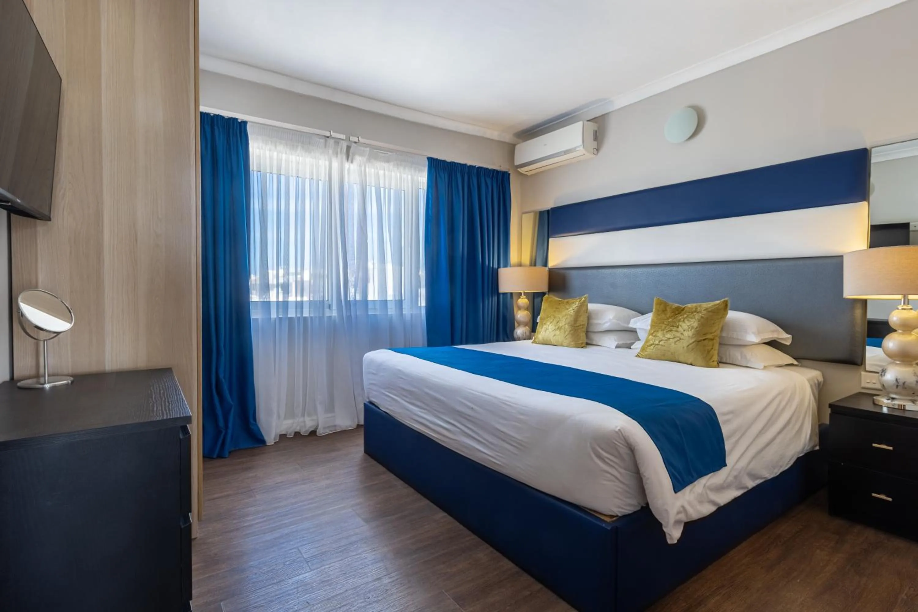 Bed in Park Lane Boutique Aparthotel