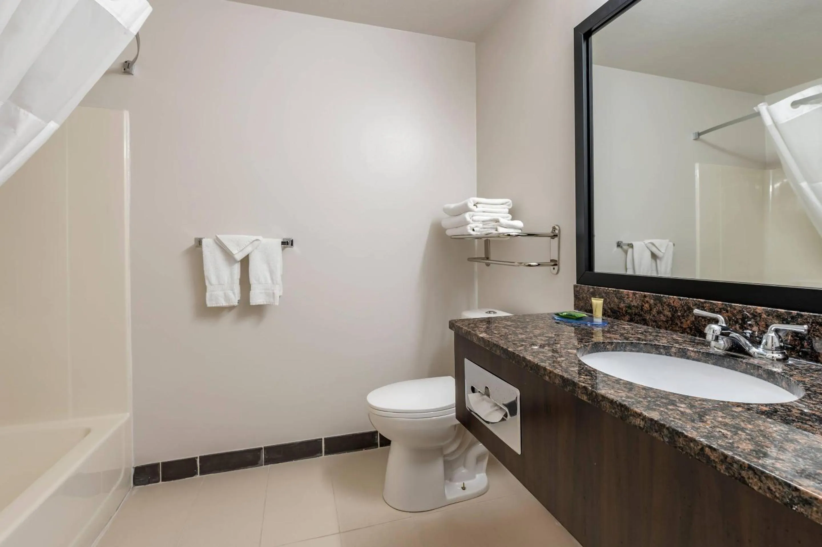 Bedroom in Clarion Pointe Indianapolis Airport