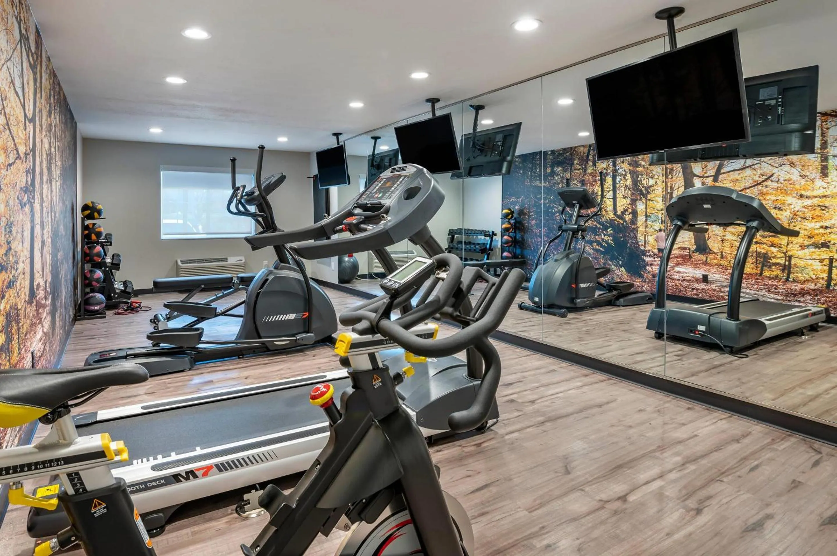 Fitness centre/facilities in Clarion Pointe Indianapolis Airport