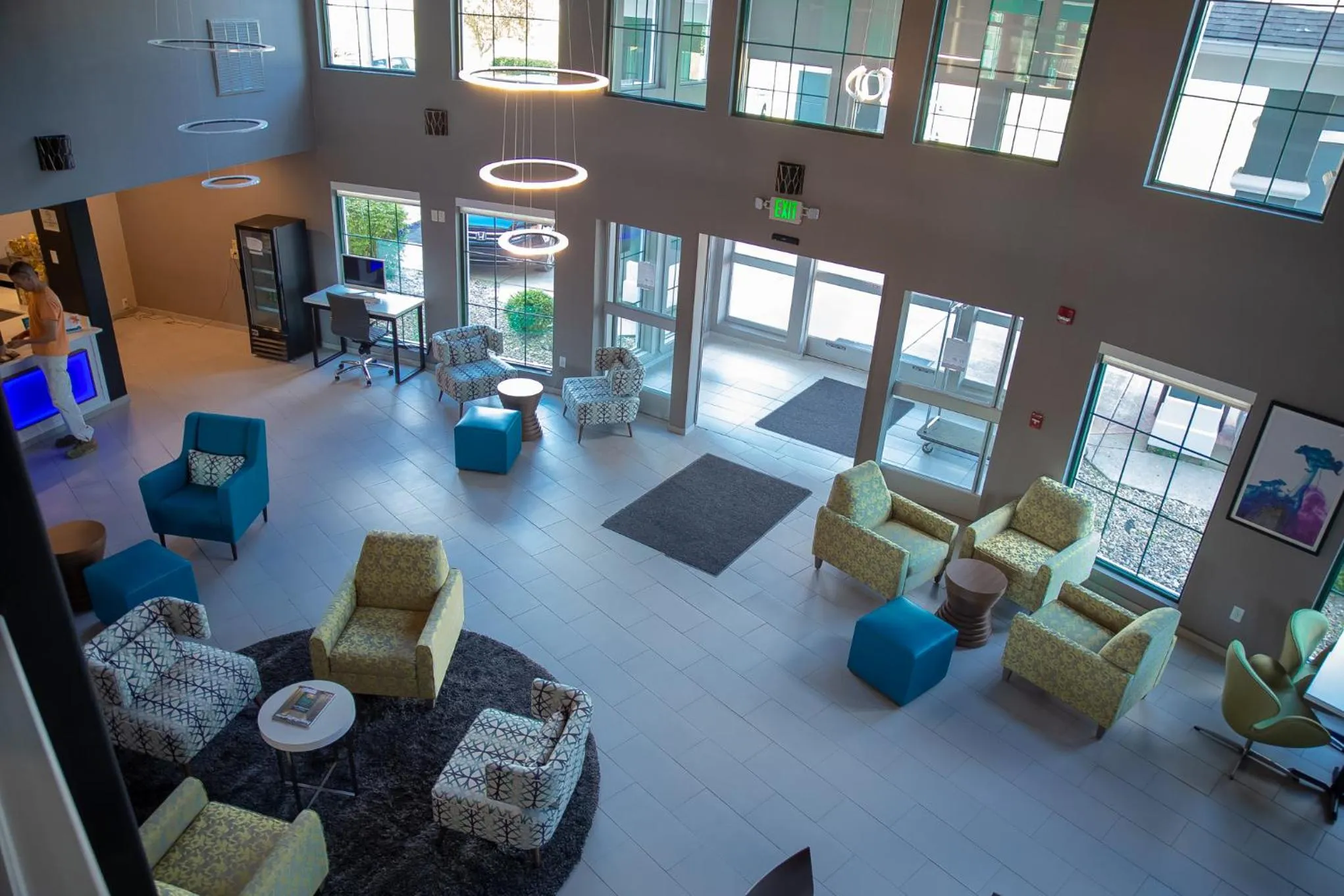 Lounge or bar in Clarion Pointe Indianapolis Airport