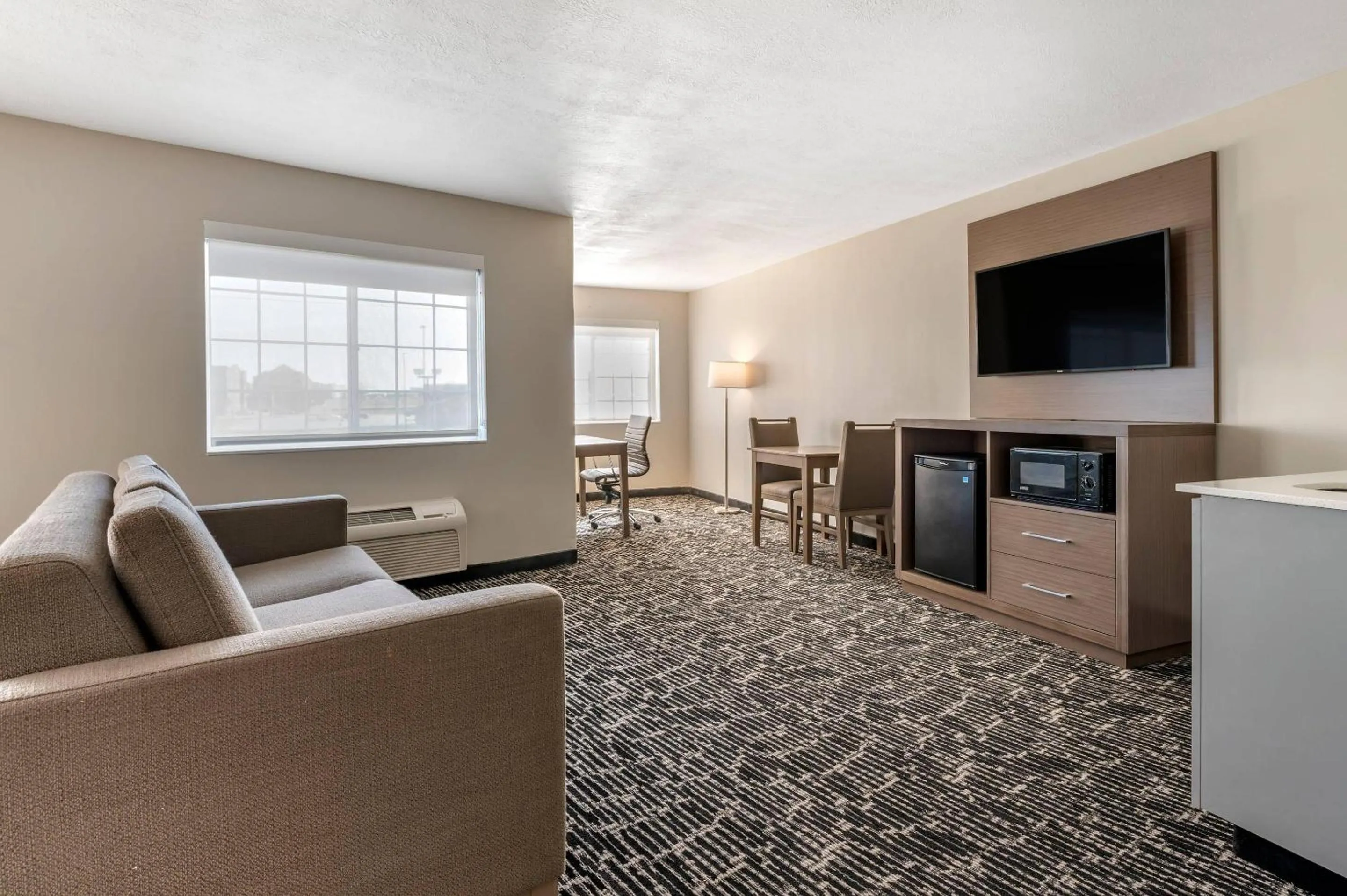 Bedroom in Clarion Pointe Indianapolis Airport