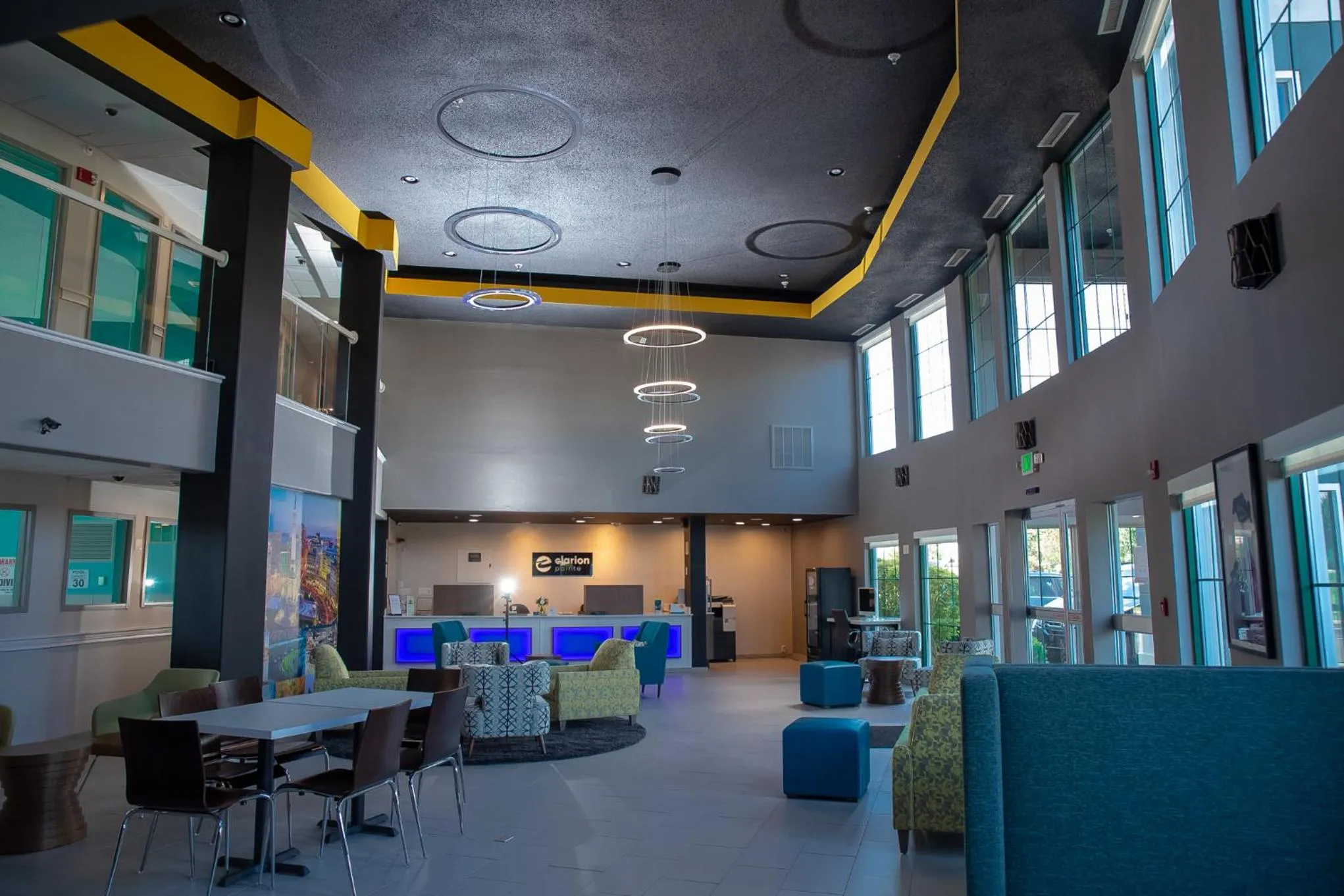 Nightclub / DJ in Clarion Pointe Indianapolis Airport