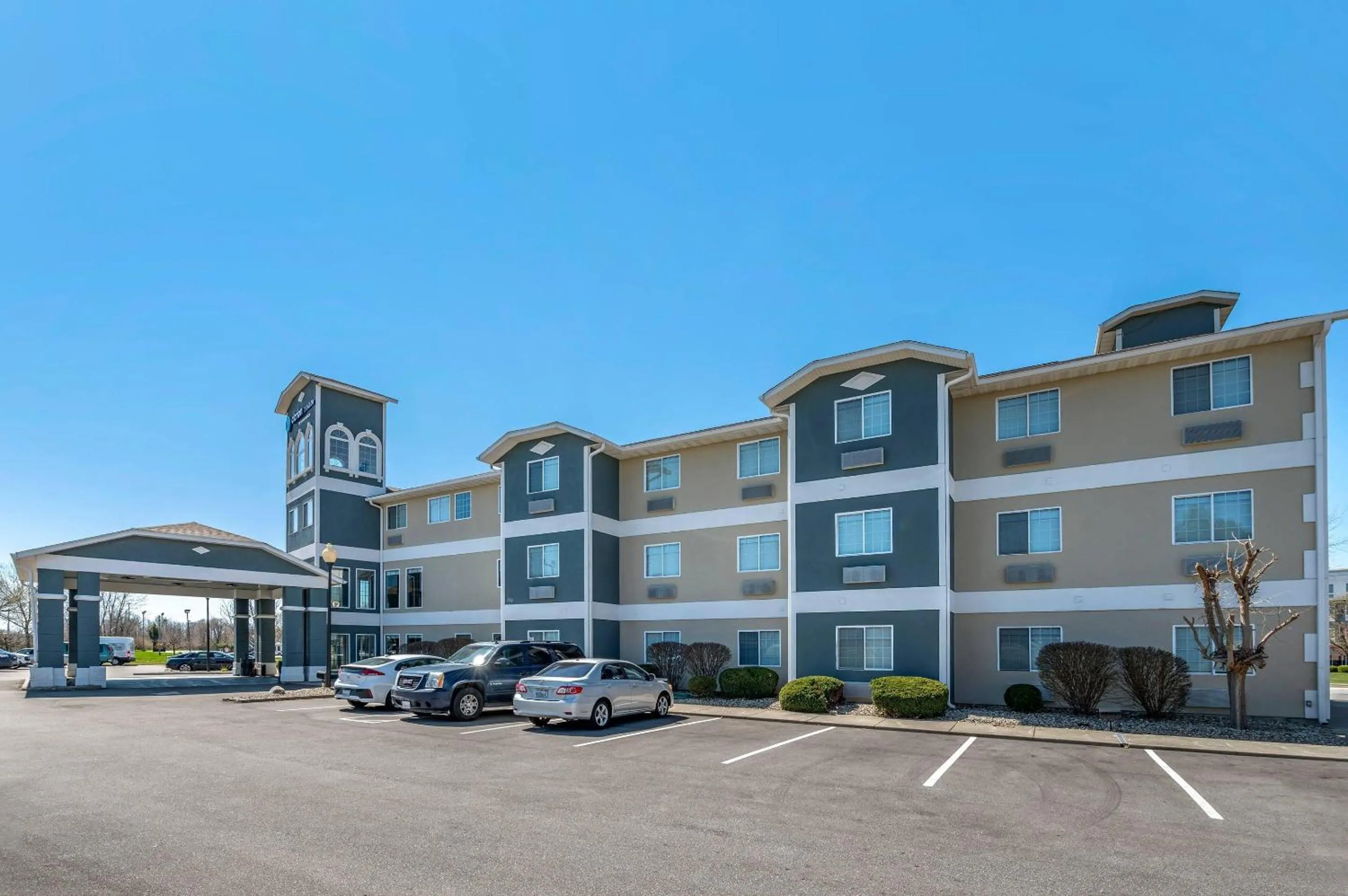 Property building in Clarion Pointe Indianapolis Airport