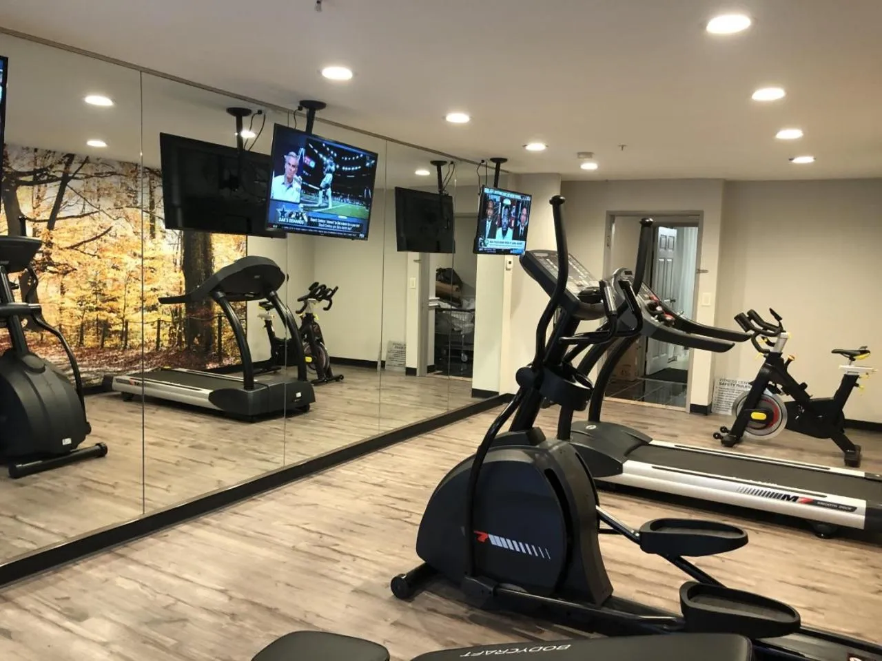 Fitness centre/facilities in Clarion Pointe Indianapolis Airport