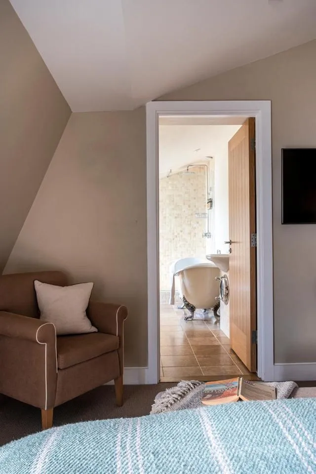 Shower, Bed in South Sands Hotel