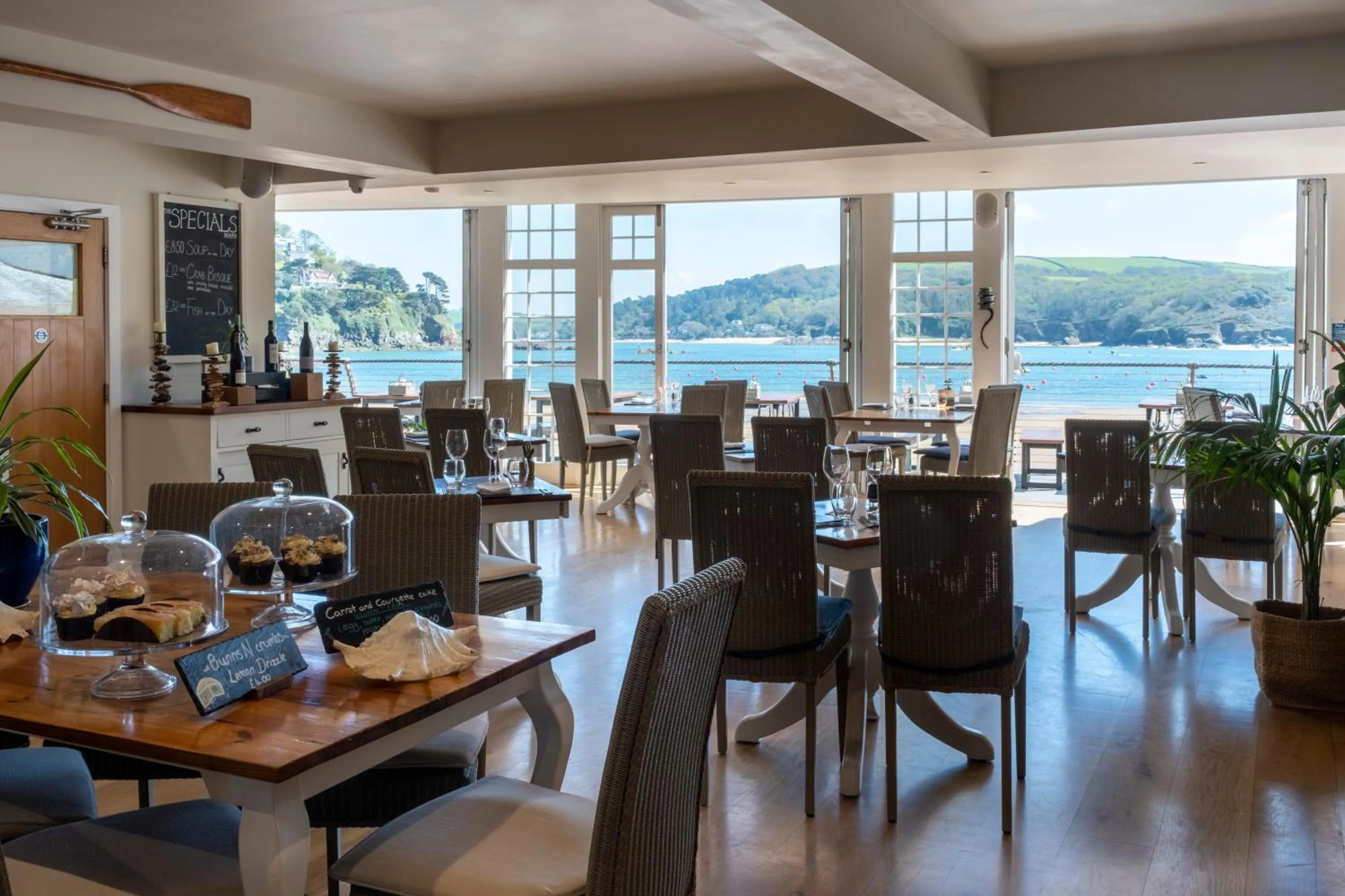 Restaurant/places to eat in South Sands Hotel
