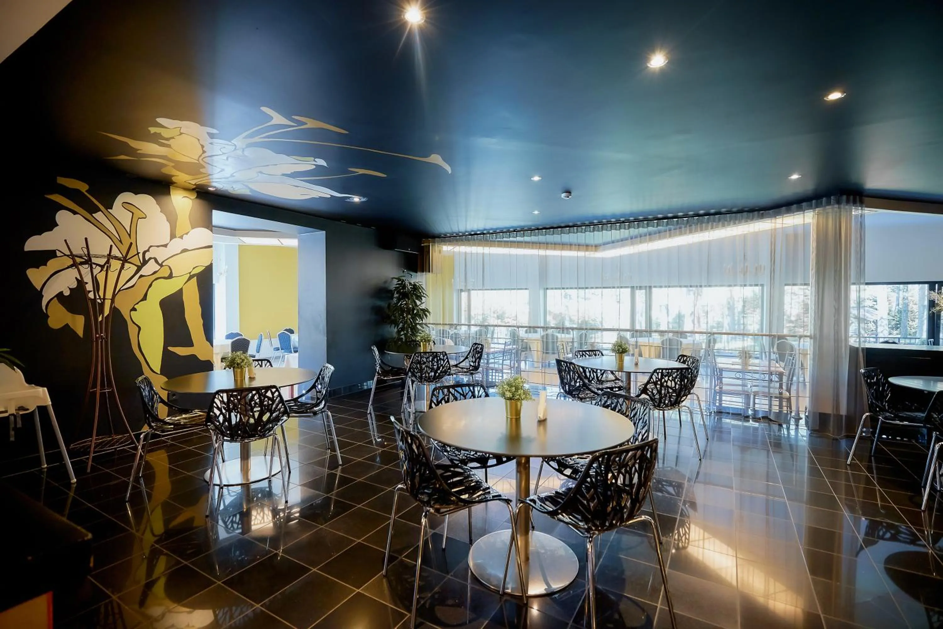 Restaurant/places to eat in Hotel Dzingel