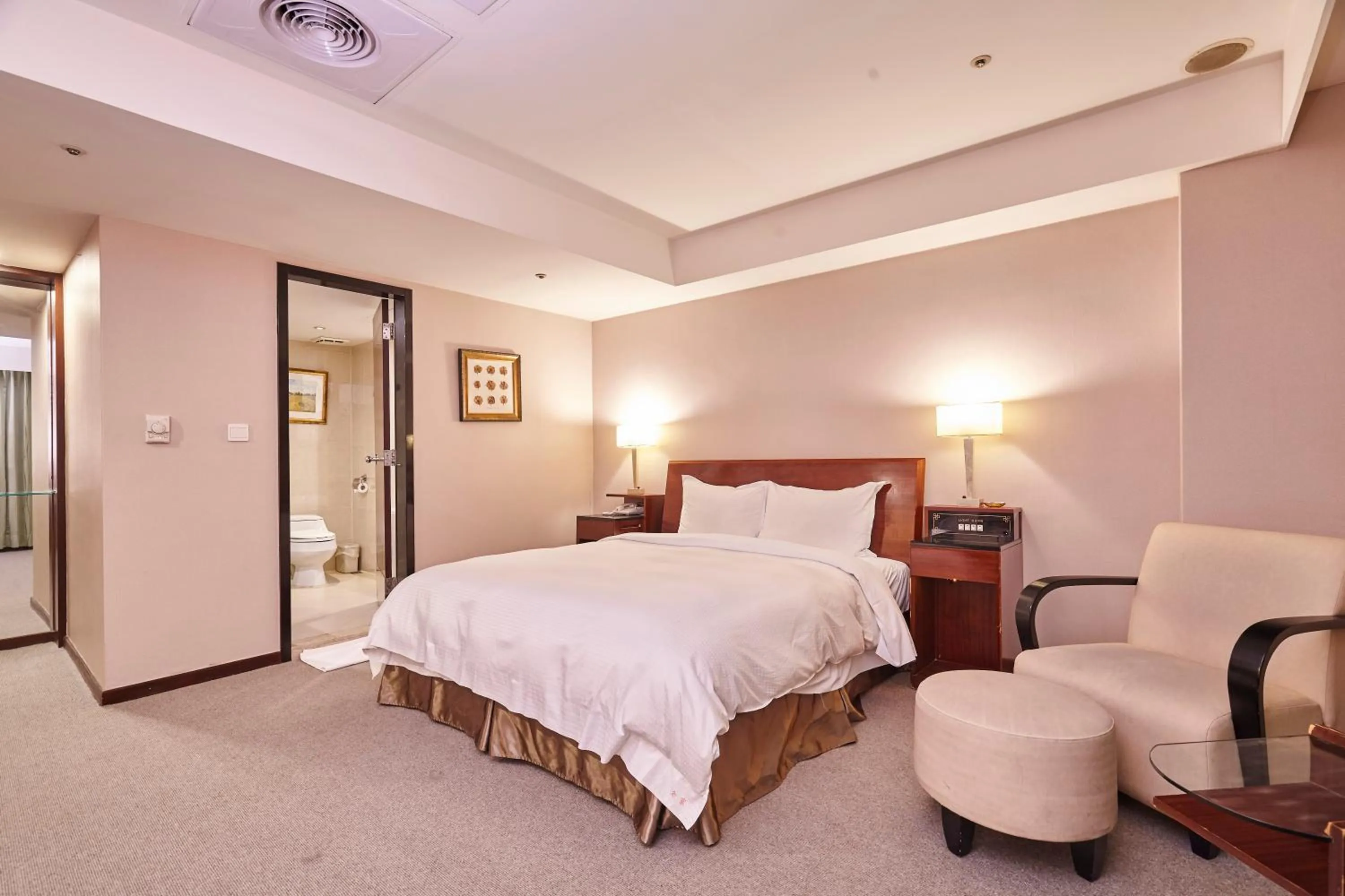 Bed in Family Hotel Taipei