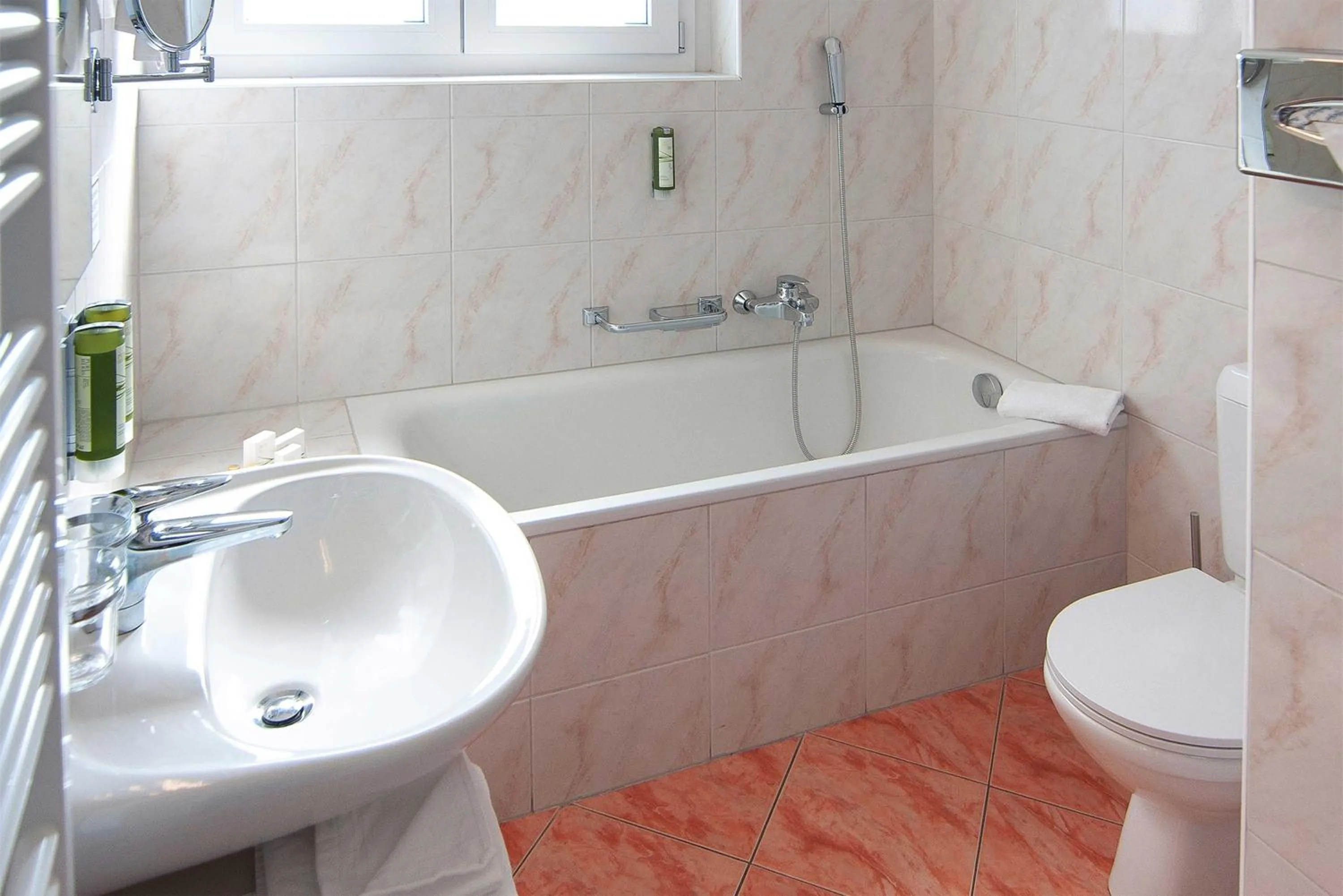 Shower in Hotel Polo