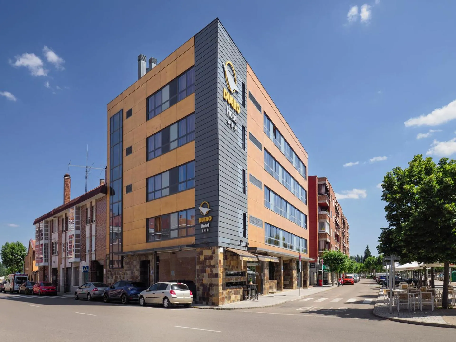 Property building in Hotel Duero