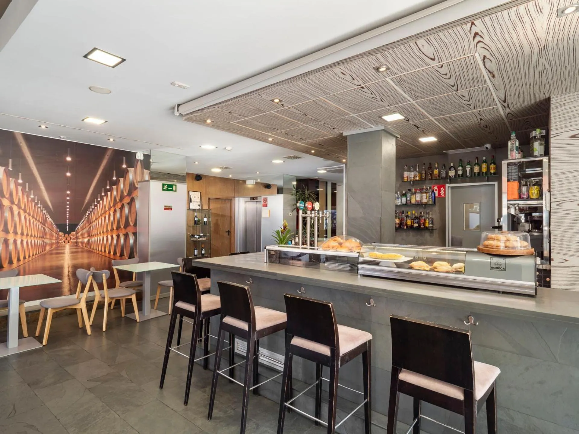 Restaurant/places to eat in Hotel Duero