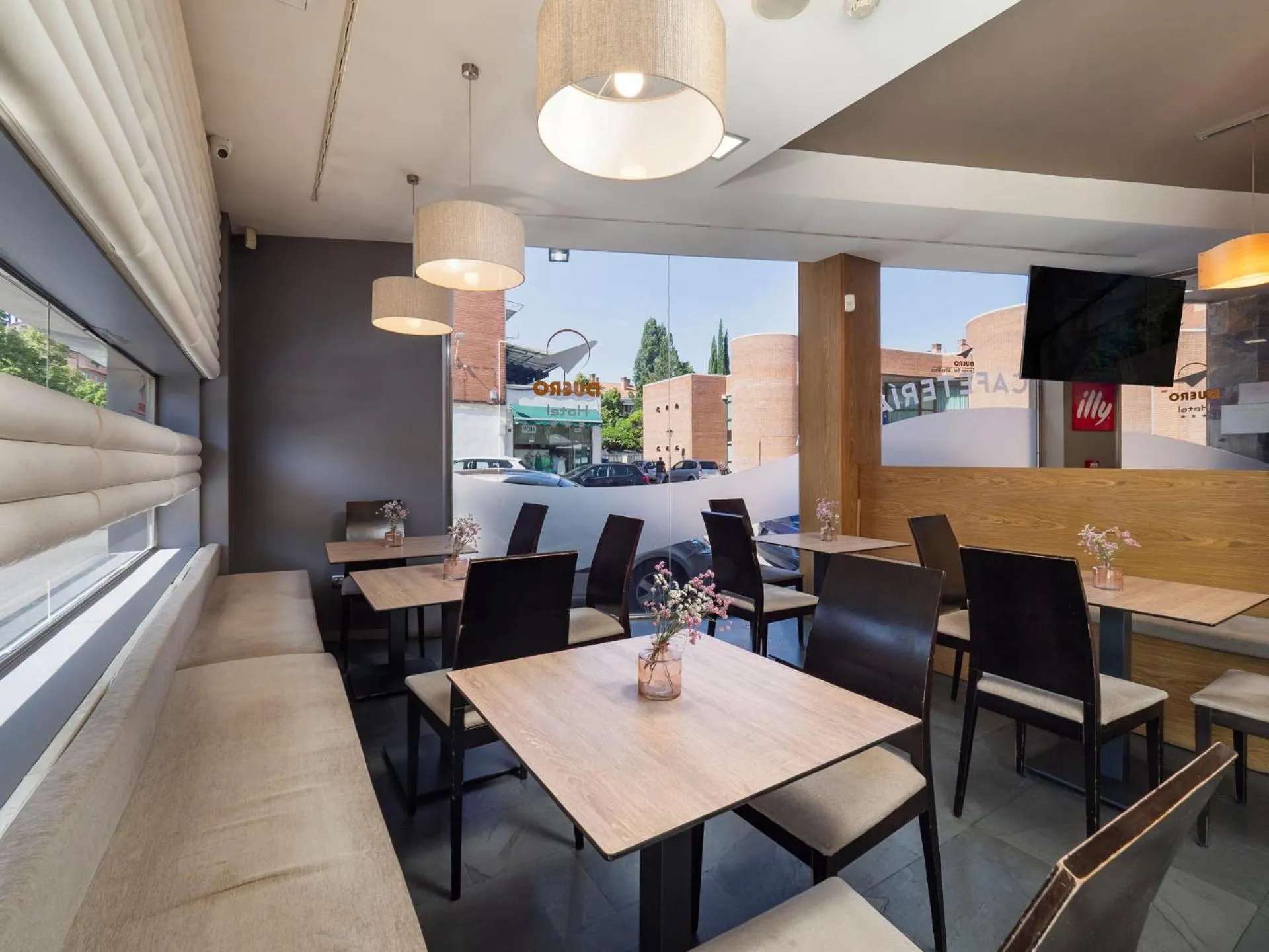 Restaurant/places to eat in Hotel Duero