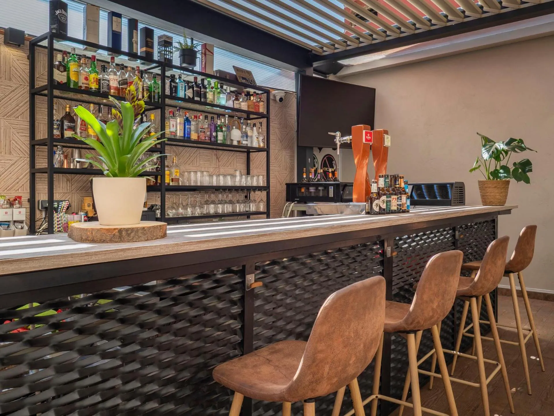 Restaurant/places to eat in Hotel Duero