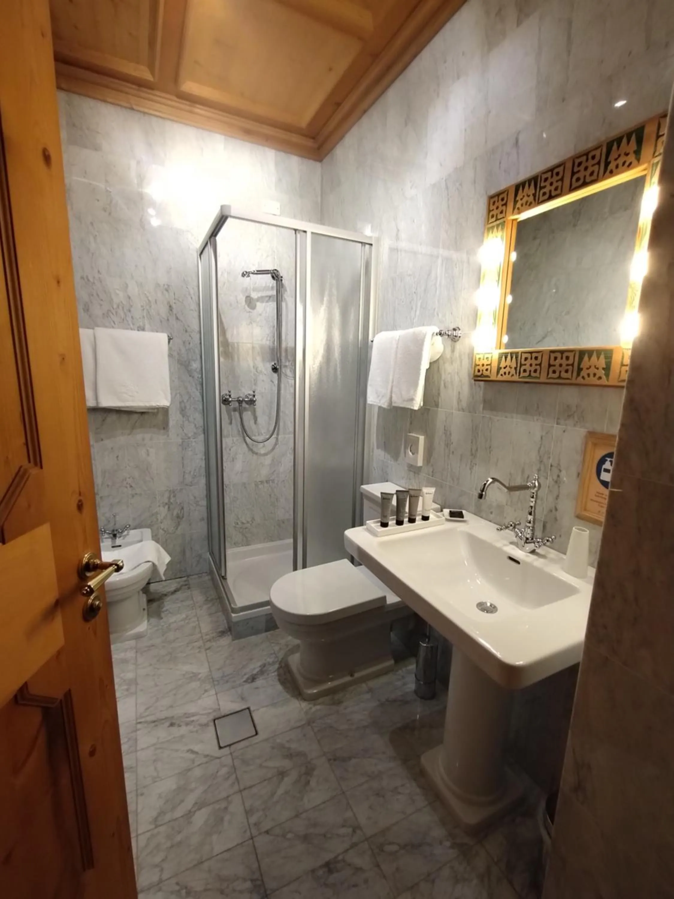 Bathroom in Schlosswirt Forst