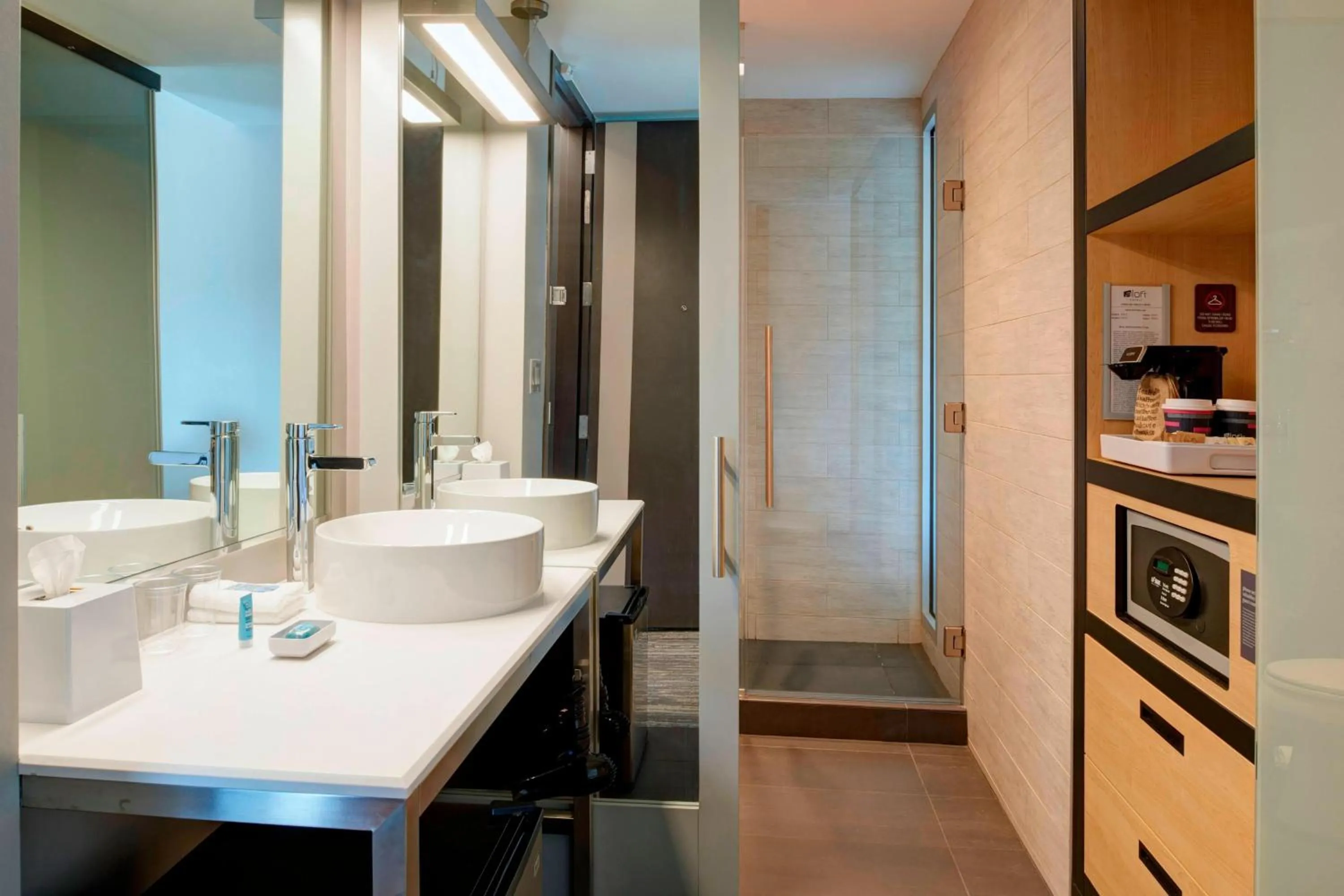 Bathroom in Aloft Columbus Westerville