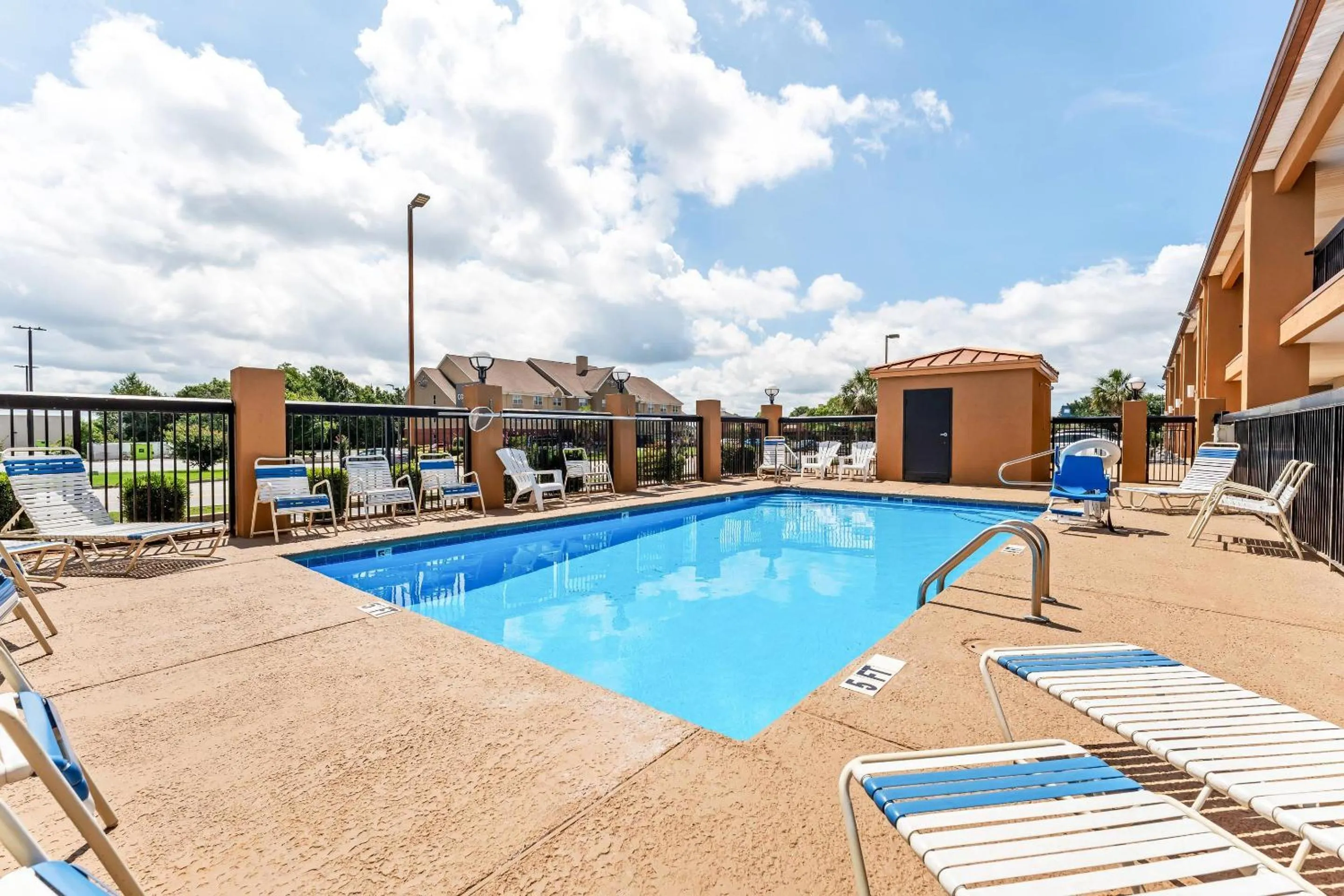 Swimming pool in Quality Inn & Suites near Robins Air Force Base