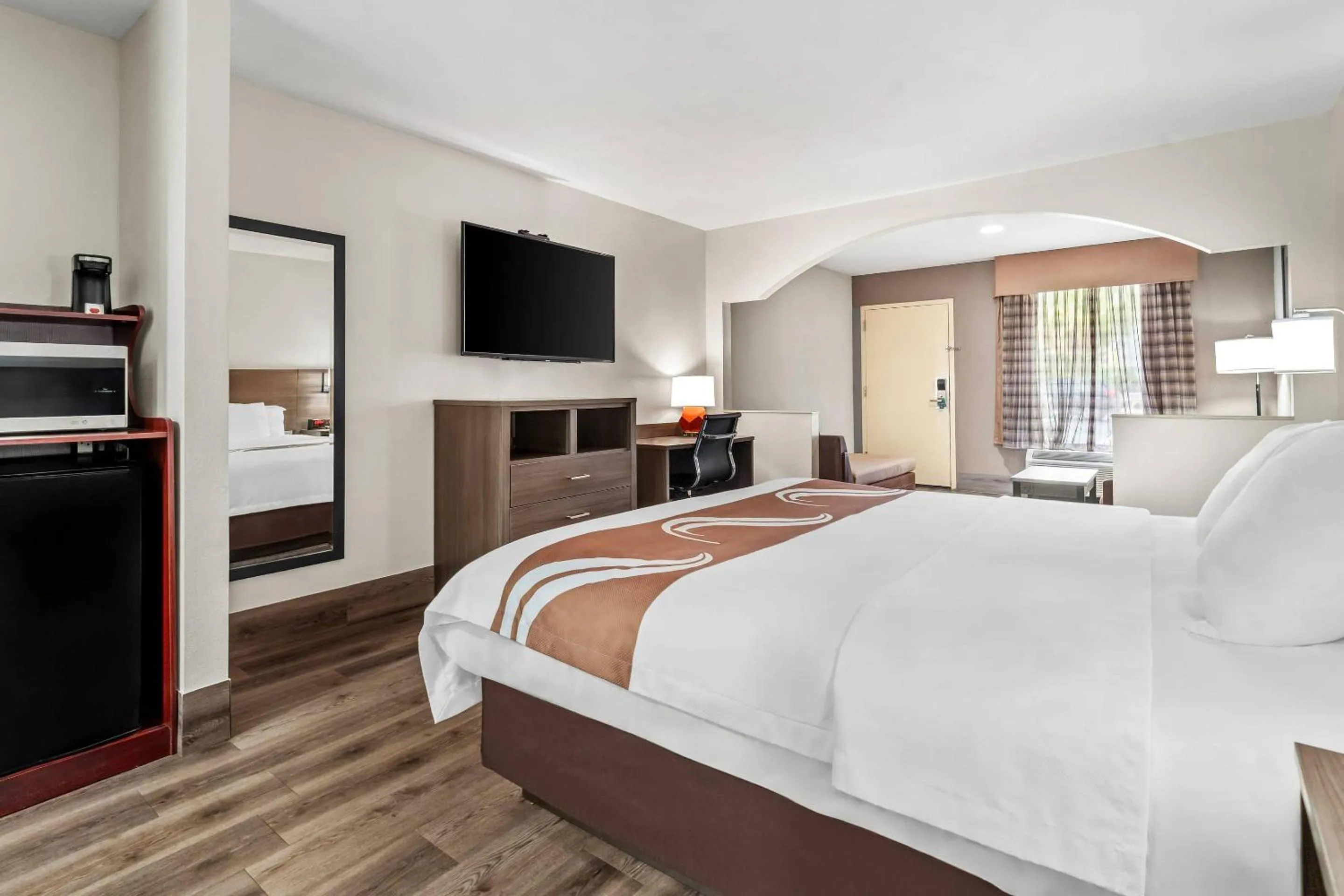 Bedroom, Bed in Quality Inn & Suites near Robins Air Force Base