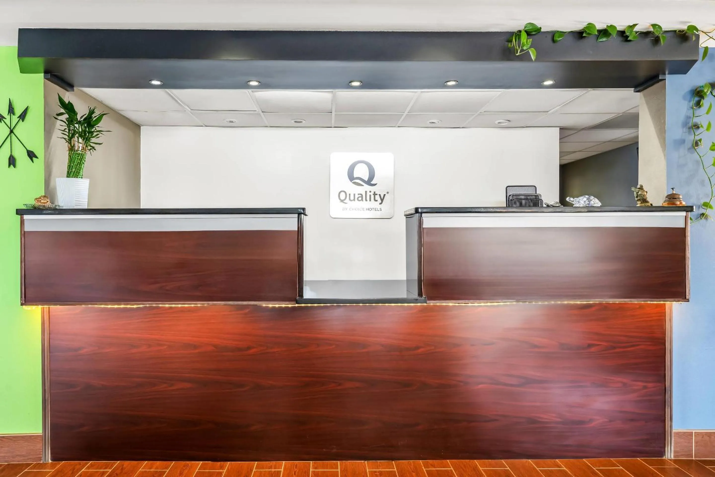 Lobby or reception in Quality Inn & Suites near Robins Air Force Base