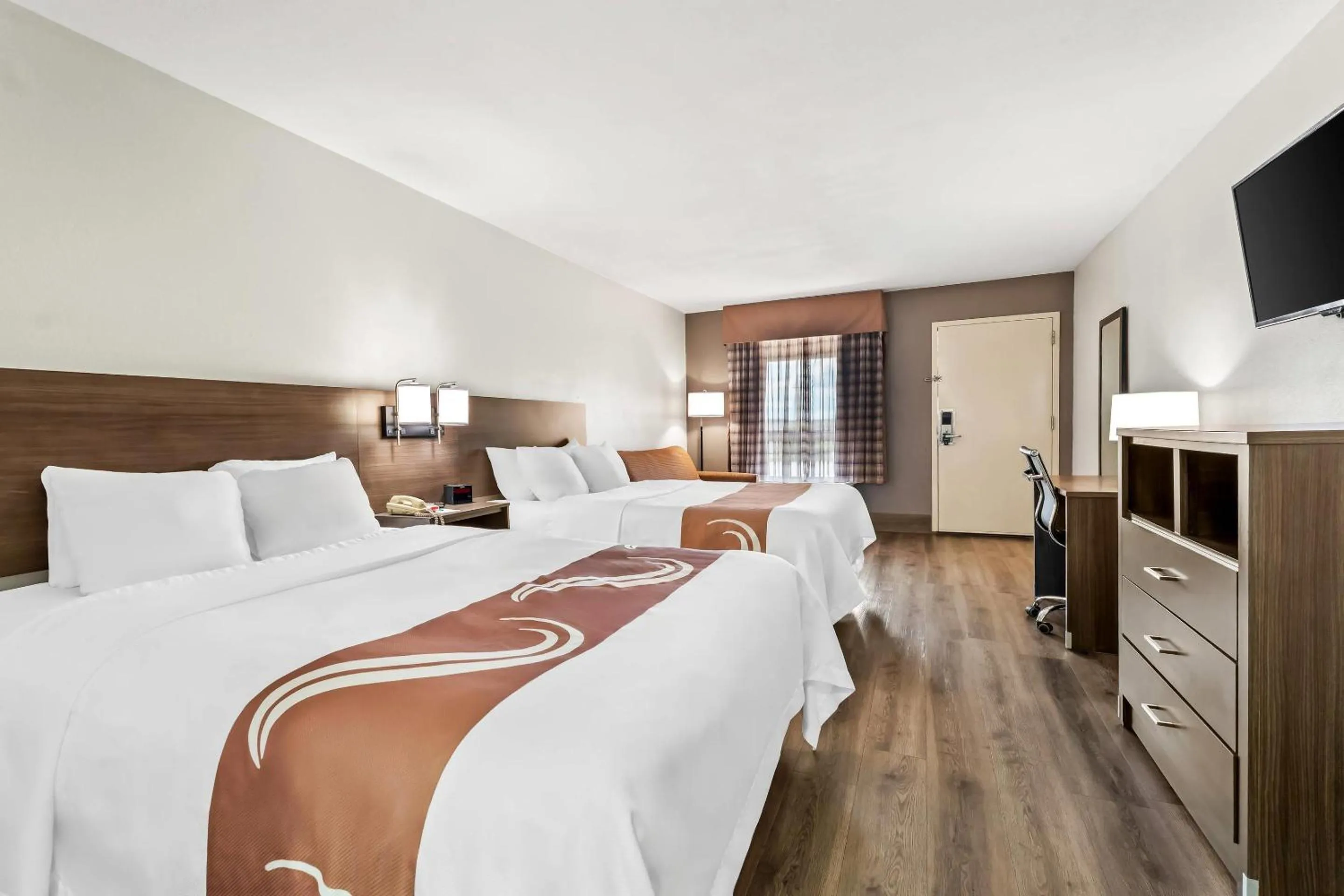 Bedroom, Bed in Quality Inn & Suites near Robins Air Force Base