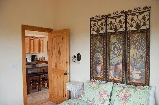 Decorative detail in Stone Canyon Inn