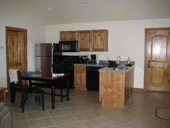 Kitchen or kitchenette in Stone Canyon Inn