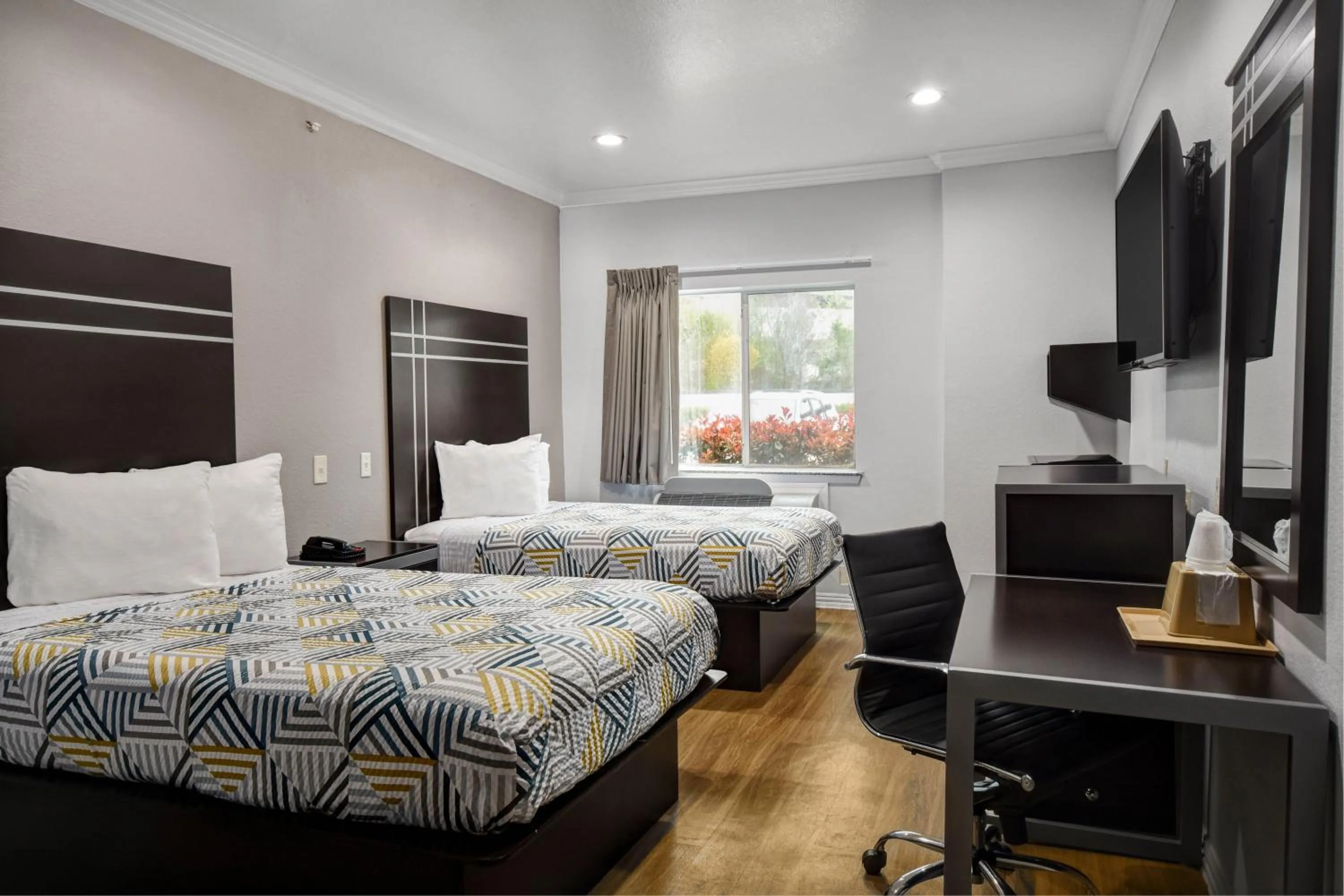 Photo of the whole room, Bed in Motel 6 Humble, TX - Houston International Airport