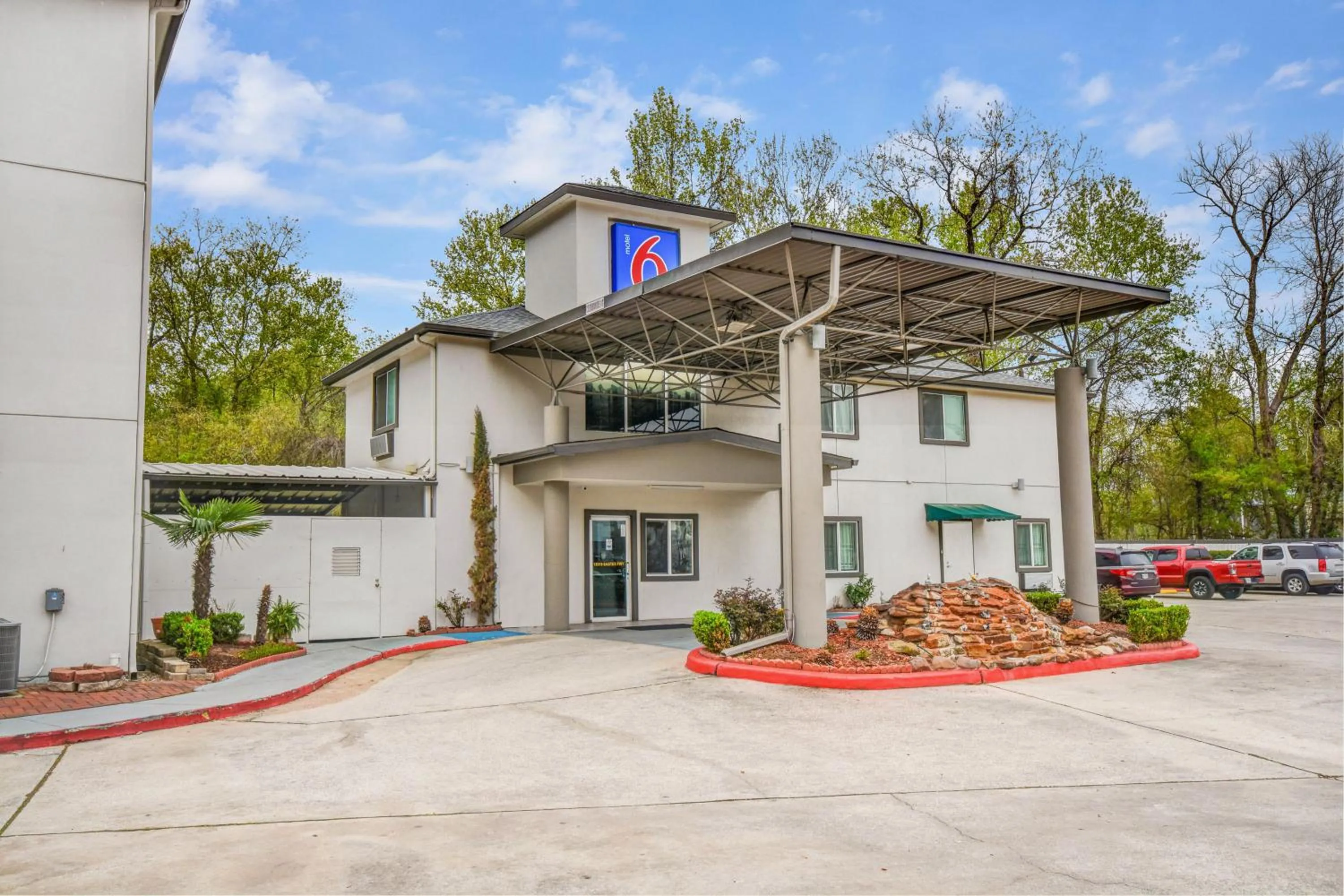 Property building in Motel 6 Humble, TX - Houston International Airport