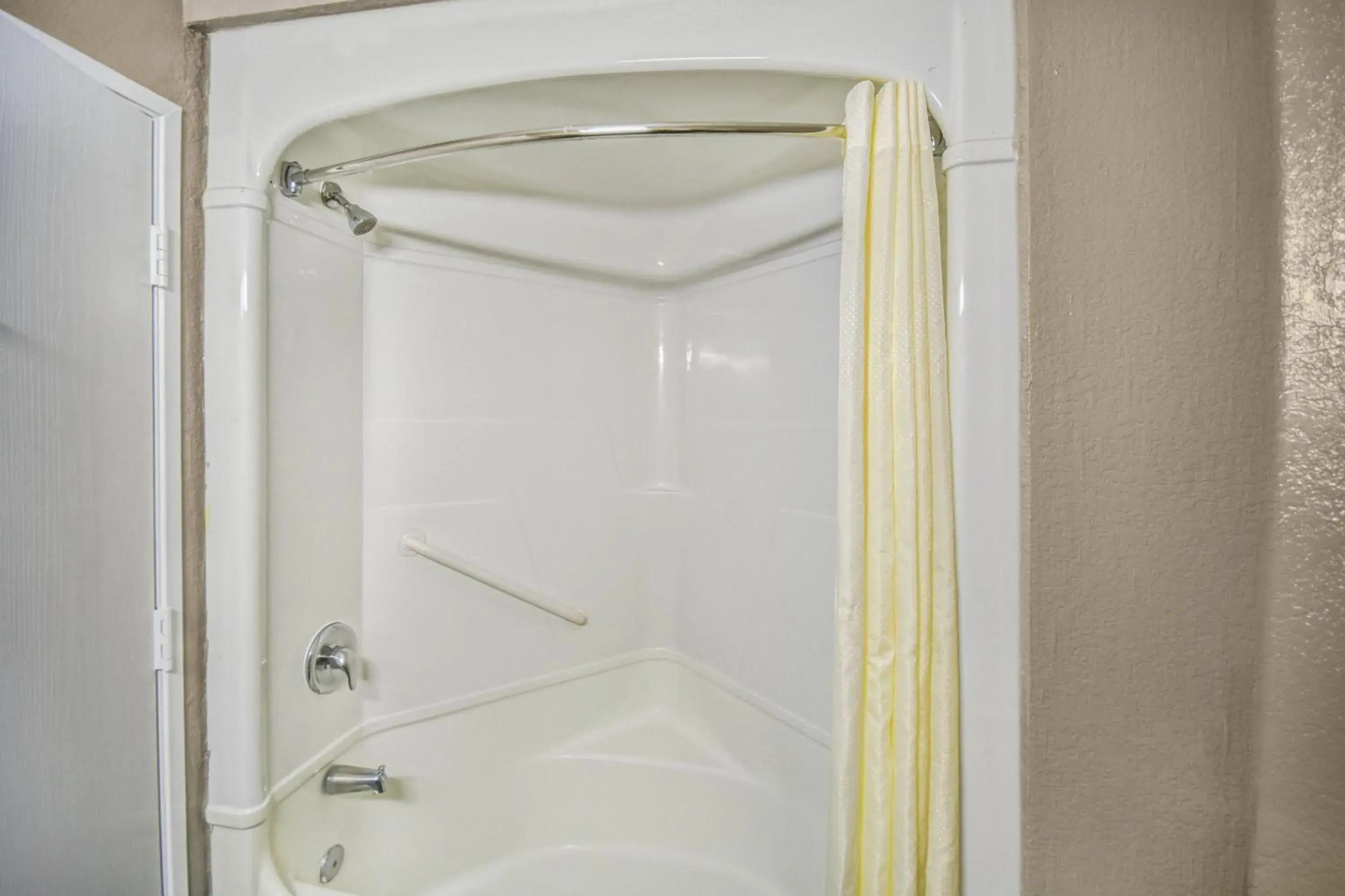 King Room - Smoking in Motel 6 Humble, TX - Houston International Airport King Room - Smoking in Motel 6 Humble, TX - Houston International Airport